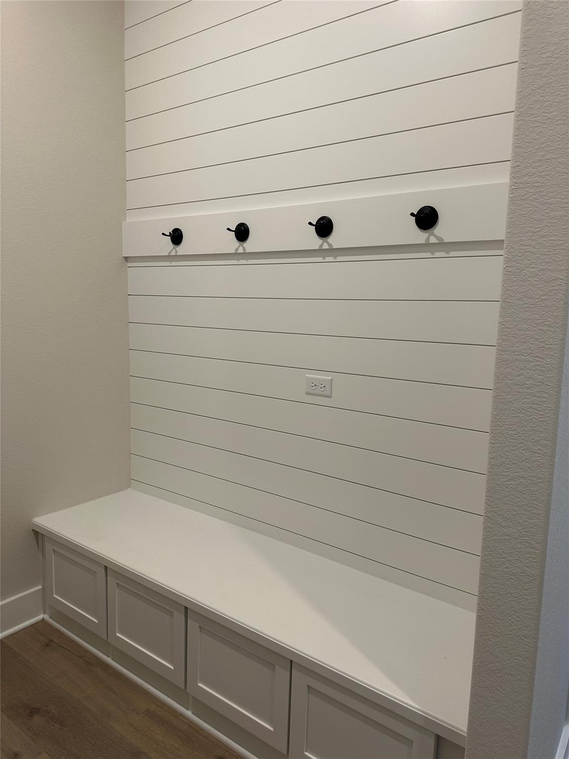 305 E Luna Blue Ln, Jarrell, TX 76537