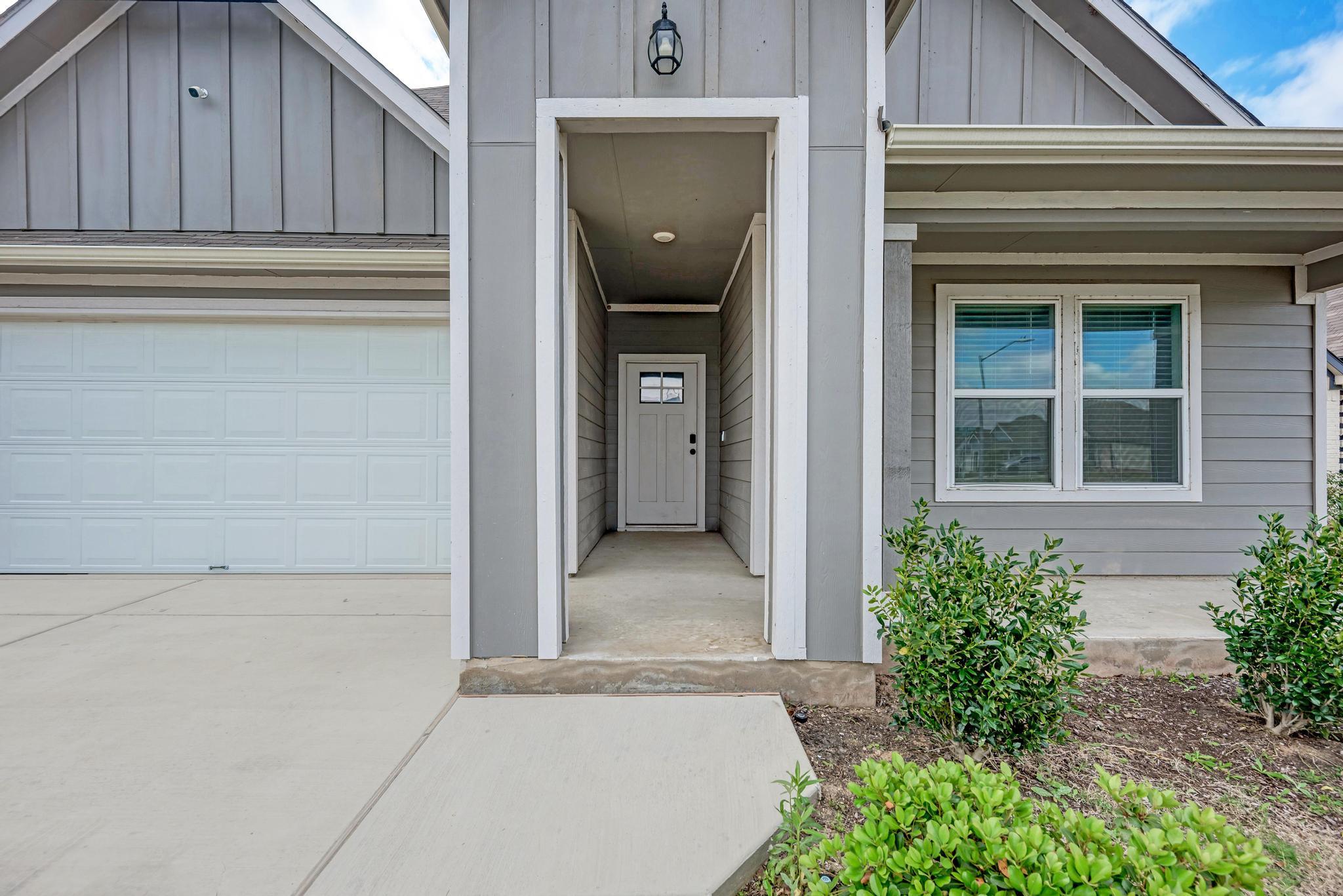 1002 Austin Bayou Dr, Hutto, TX 78634