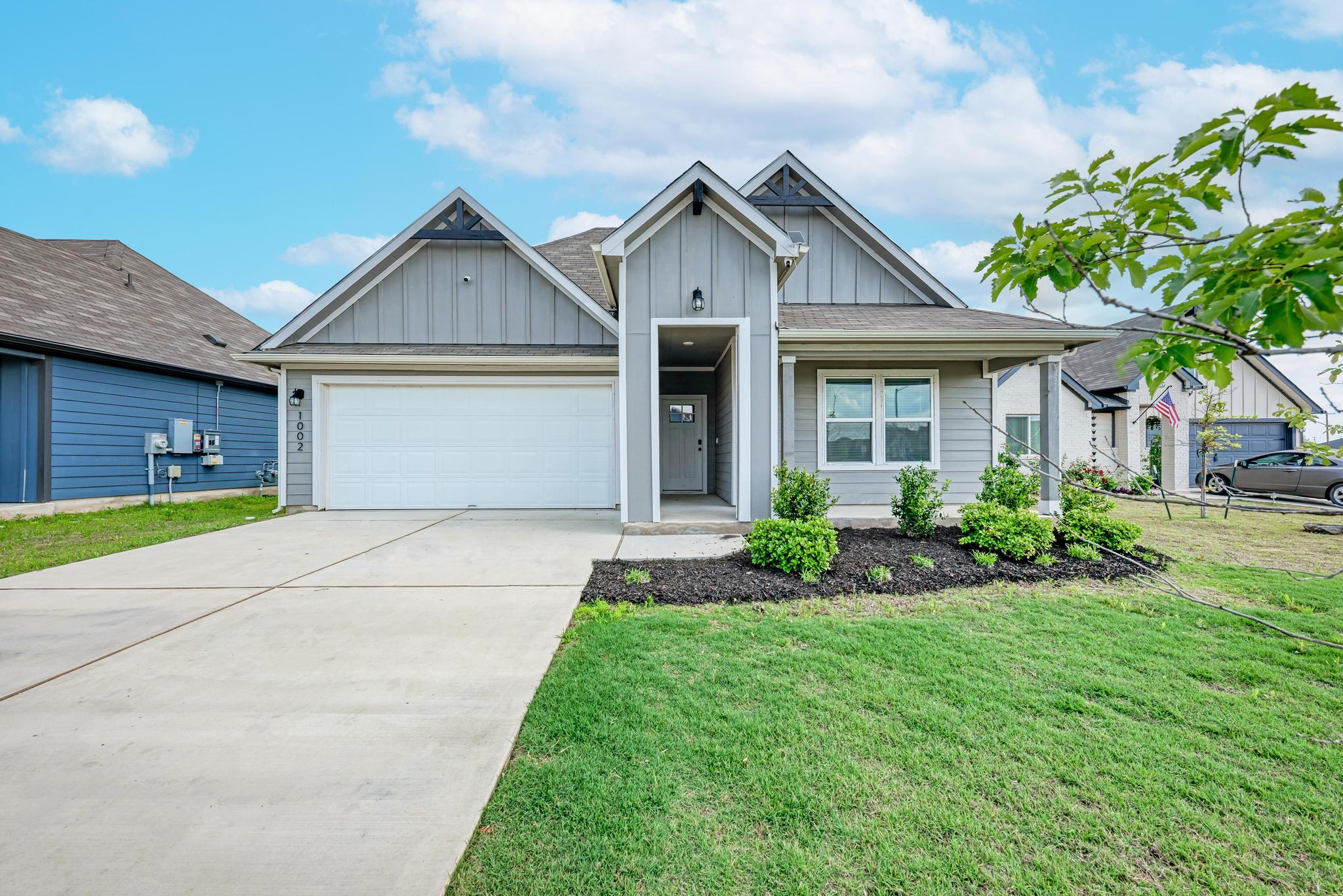 1002 Austin Bayou Dr, Hutto, TX 78634