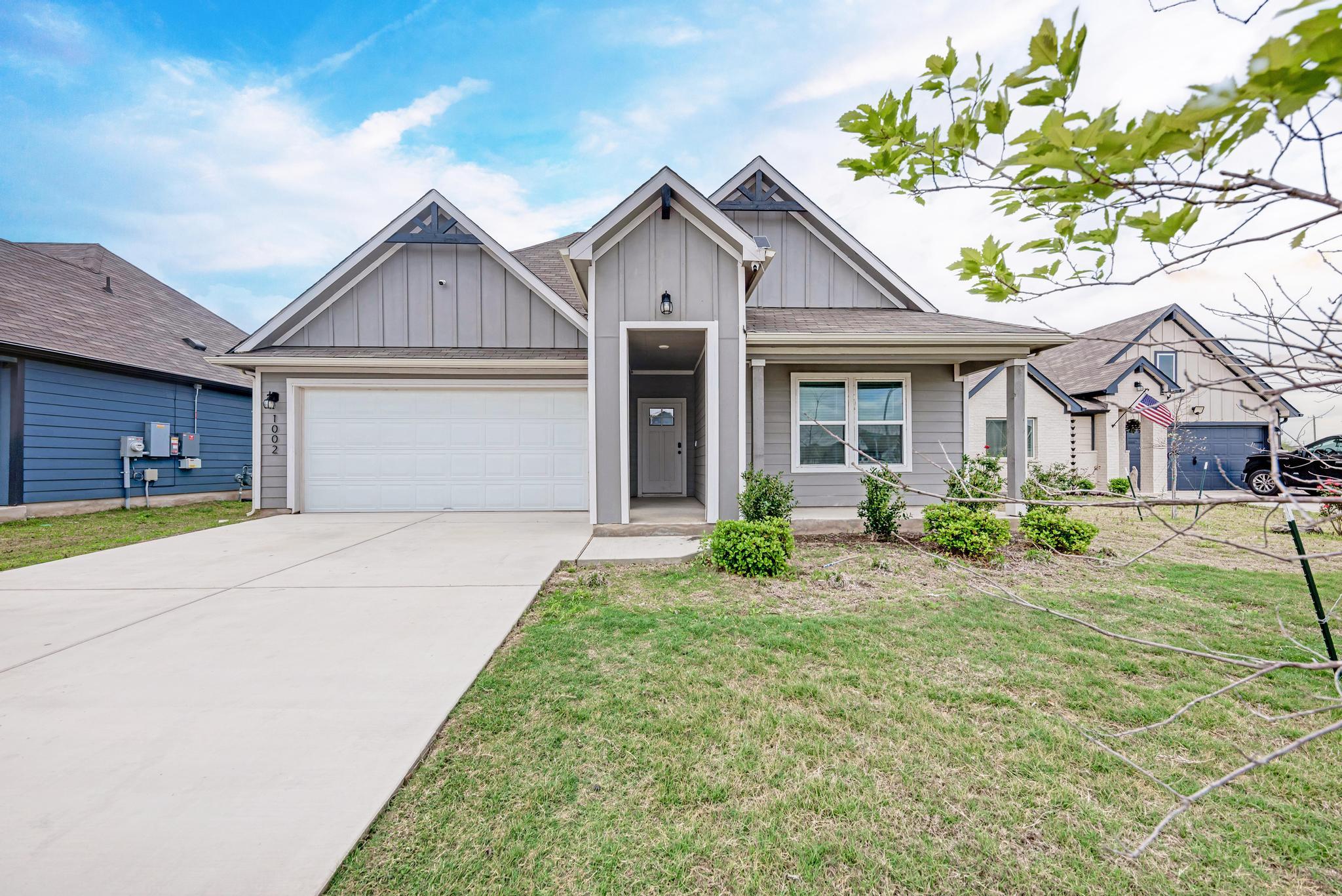 1002 Austin Bayou Dr, Hutto, TX 78634