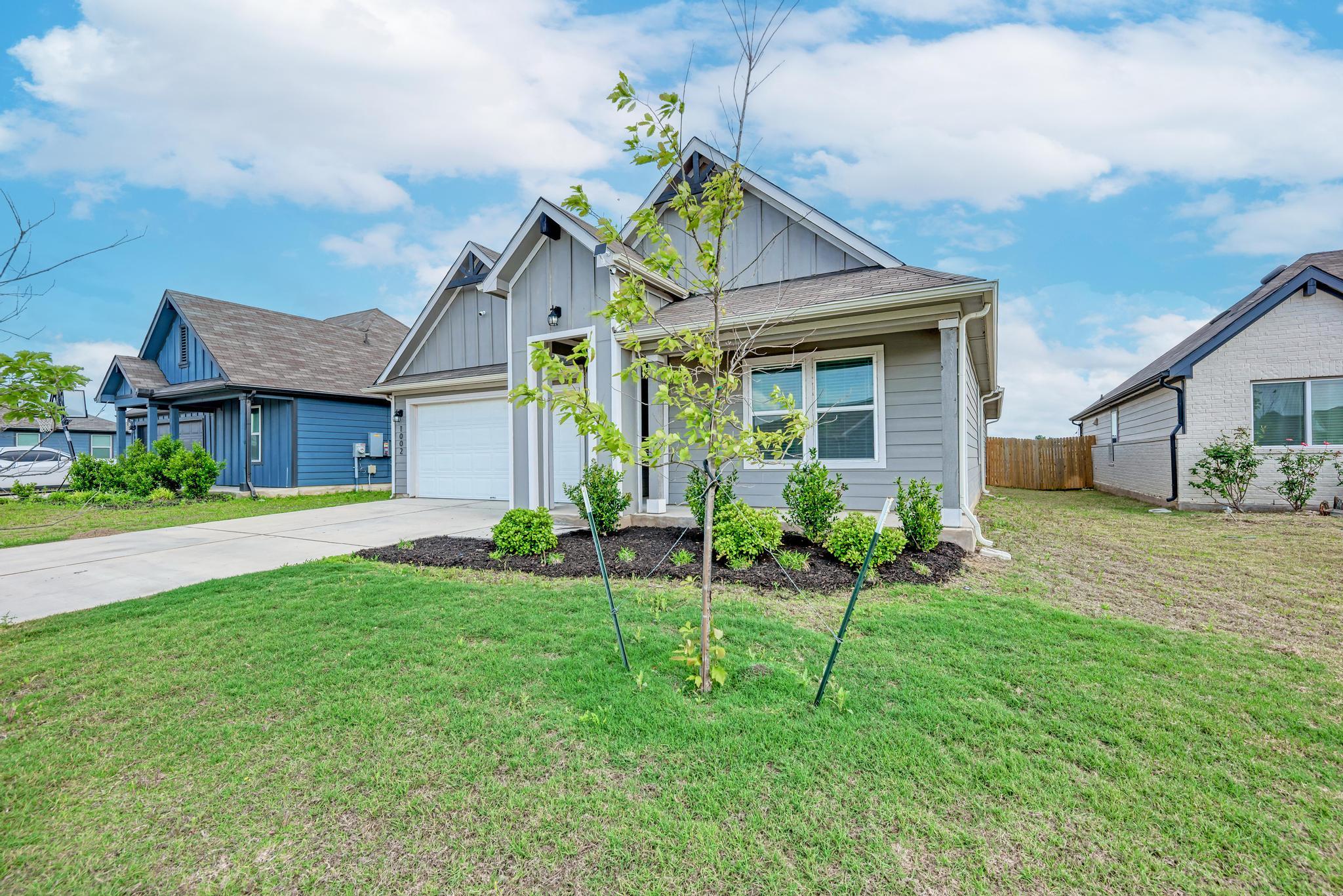 1002 Austin Bayou Dr, Hutto, TX 78634