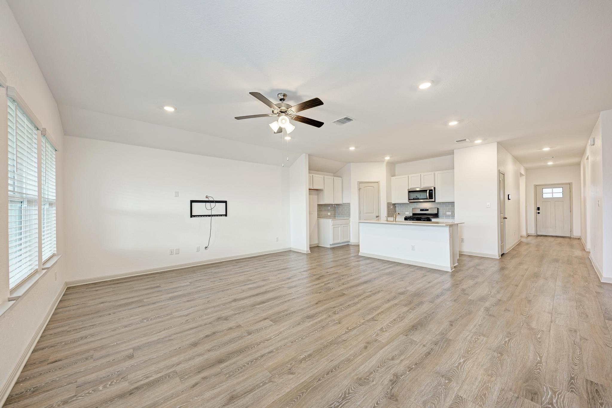 1002 Austin Bayou Dr, Hutto, TX 78634