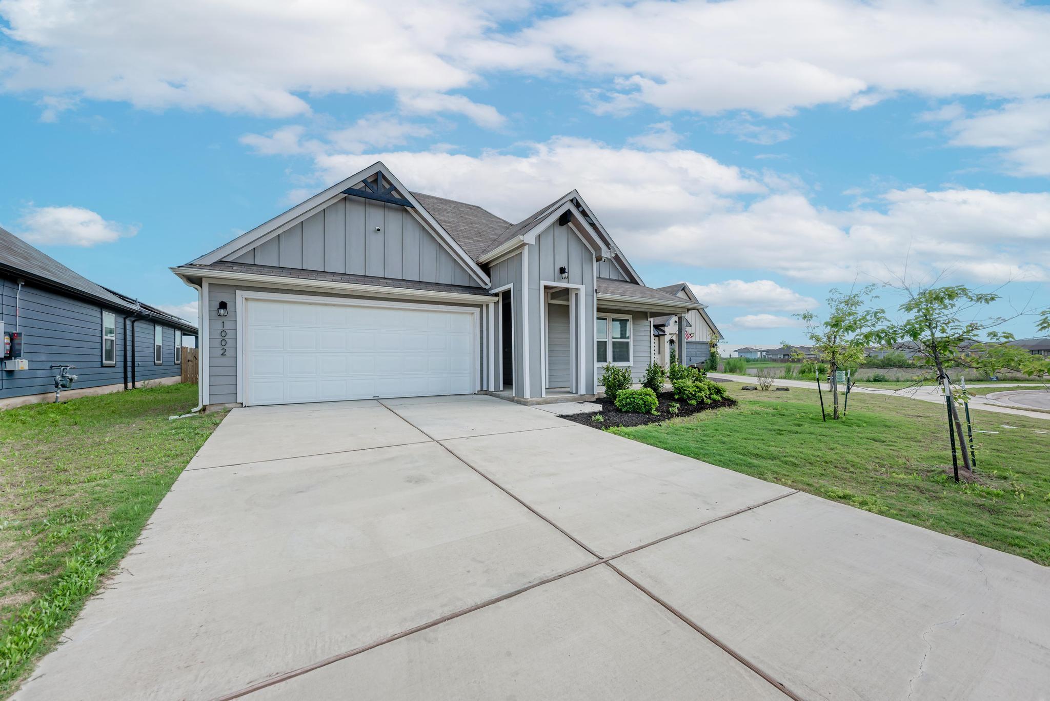 1002 Austin Bayou Dr, Hutto, TX 78634