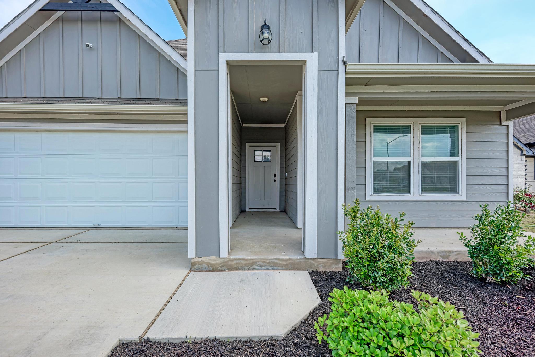 1002 Austin Bayou Dr, Hutto, TX 78634