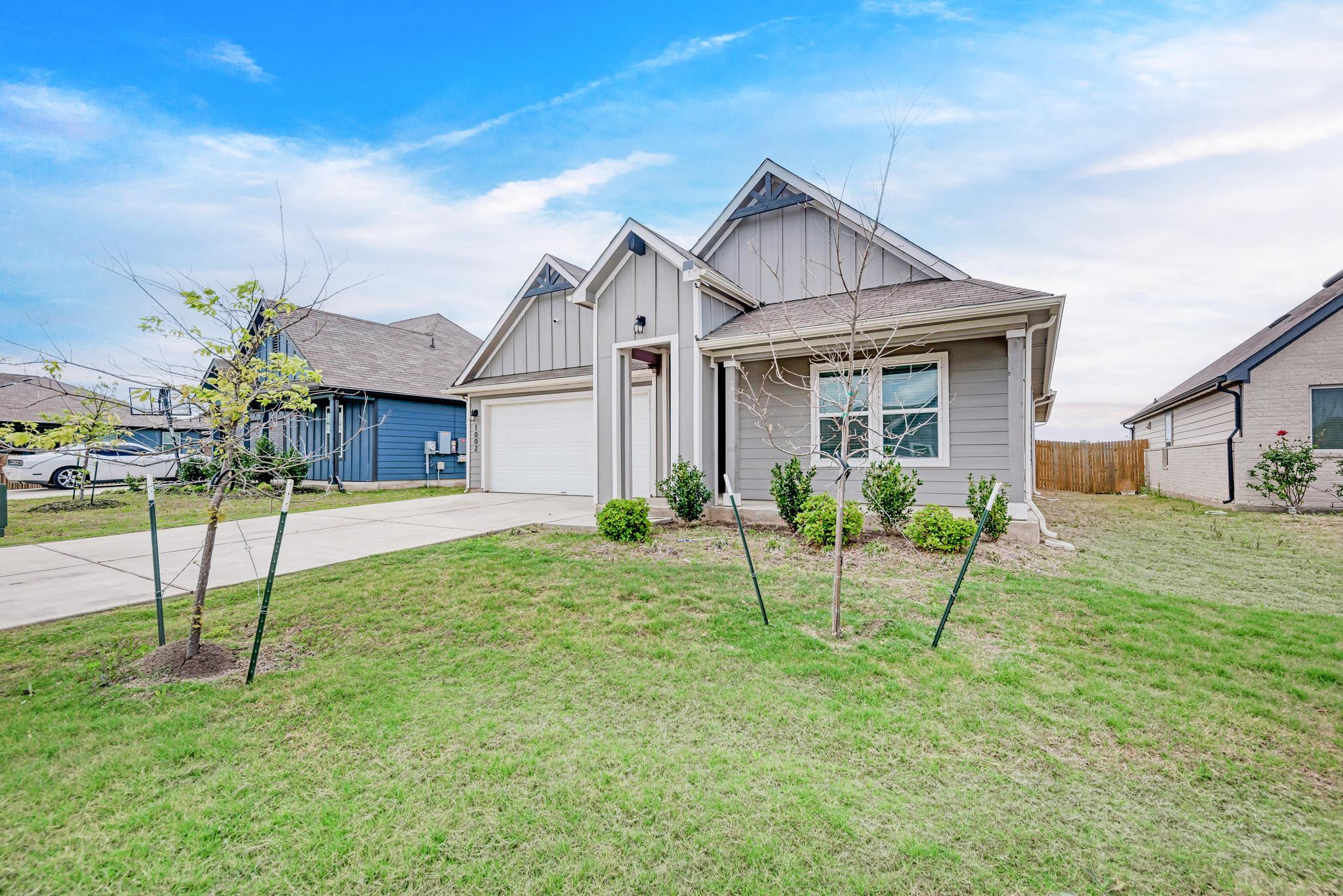 1002 Austin Bayou Dr, Hutto, TX 78634