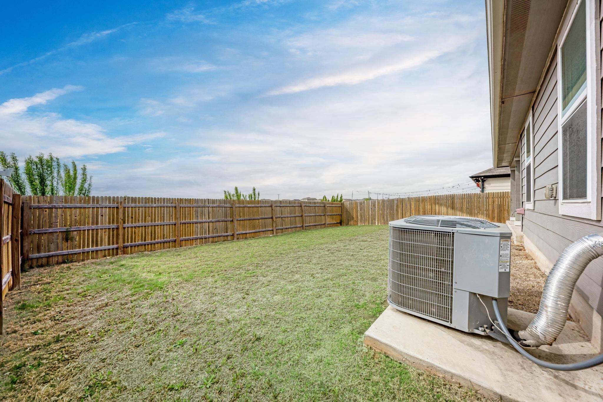 1002 Austin Bayou Dr, Hutto, TX 78634