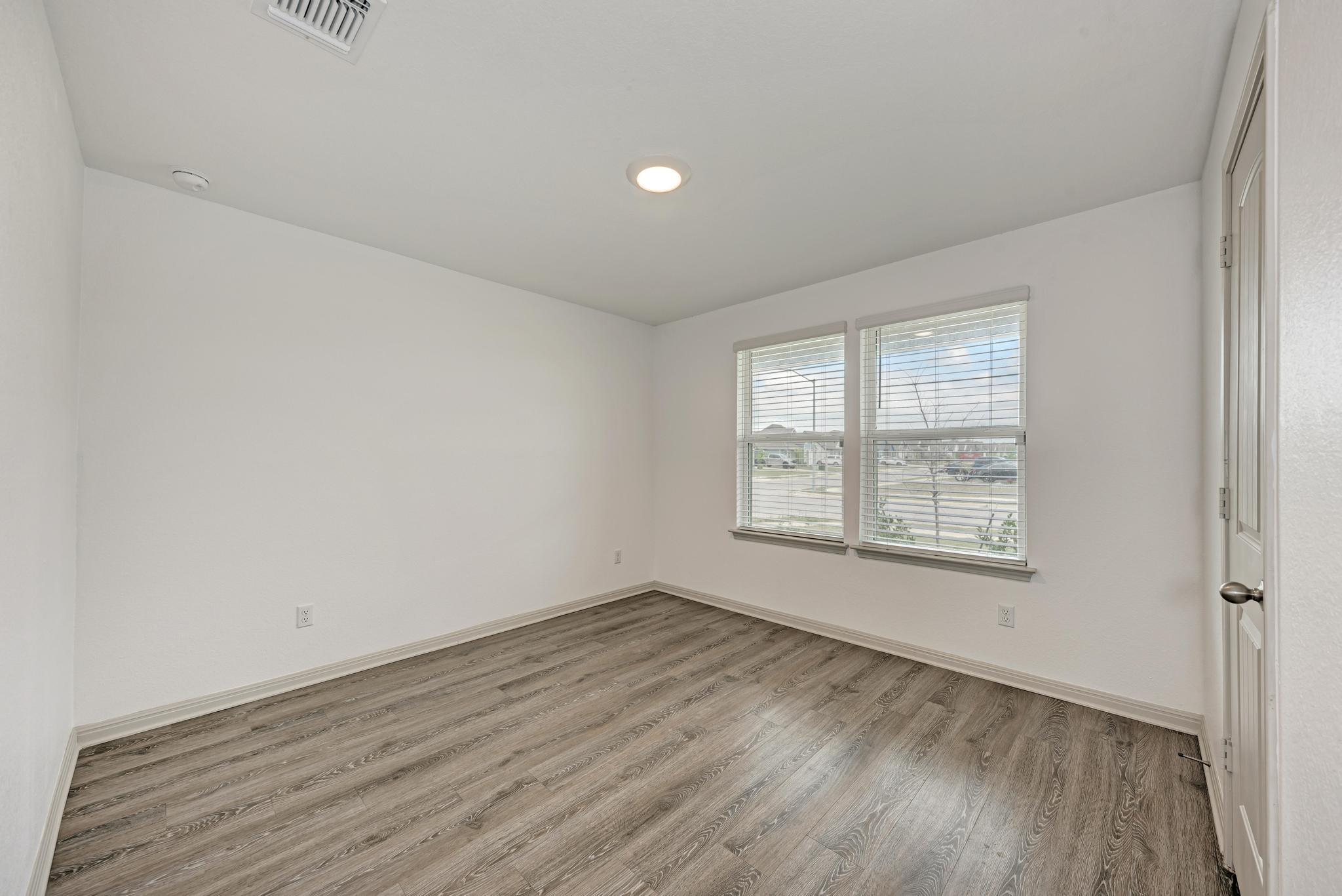 1002 Austin Bayou Dr, Hutto, TX 78634