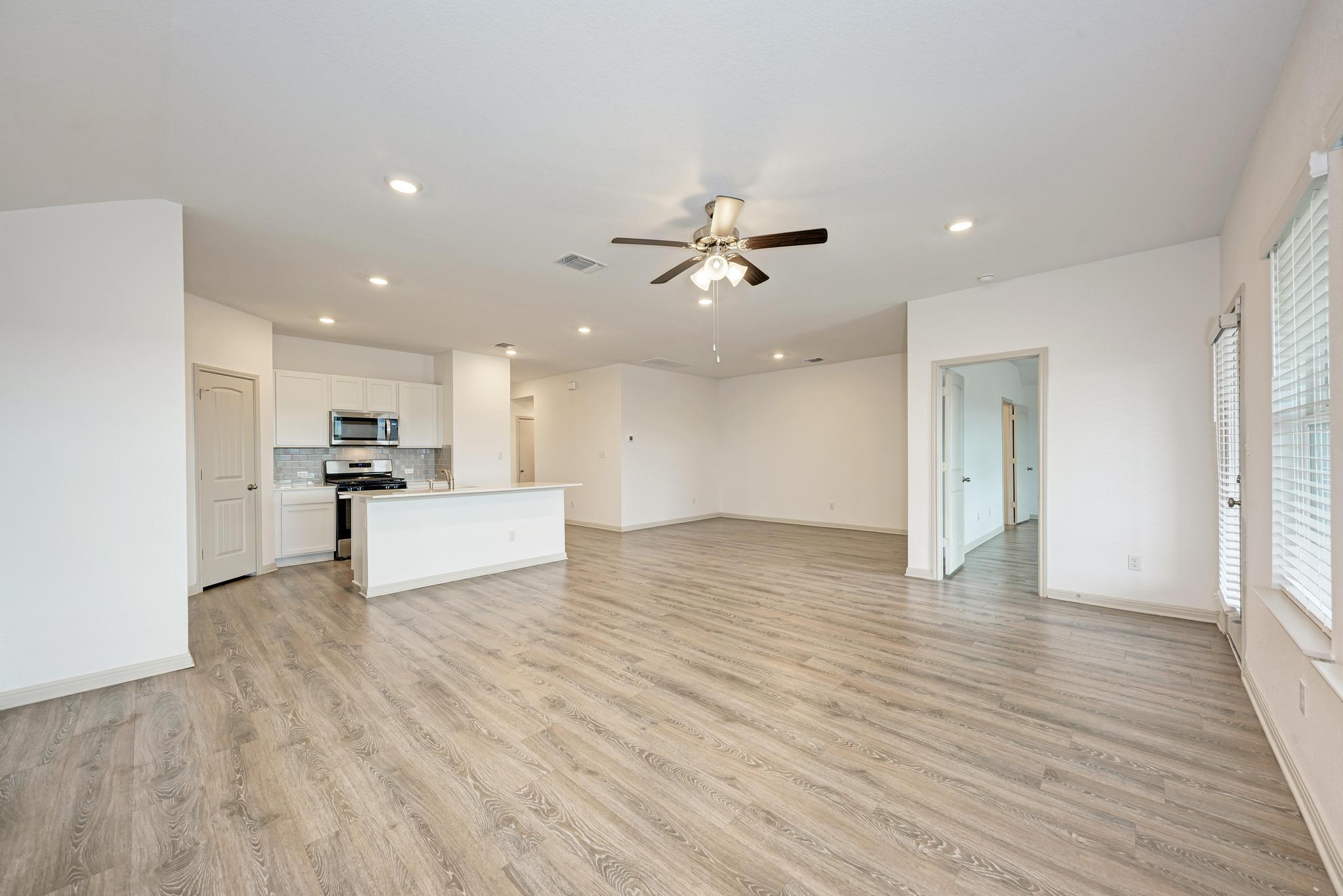 1002 Austin Bayou Dr, Hutto, TX 78634