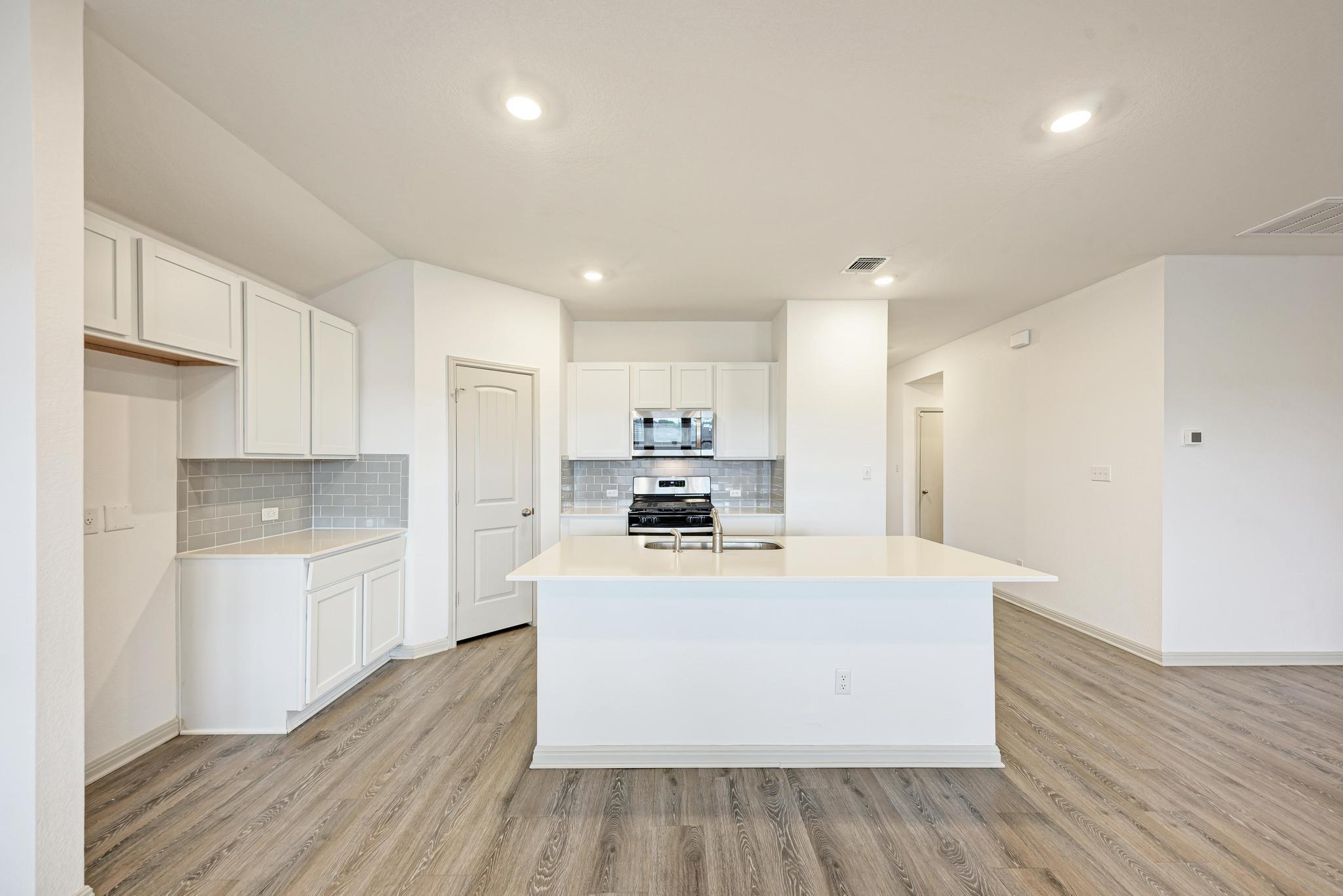 1002 Austin Bayou Dr, Hutto, TX 78634