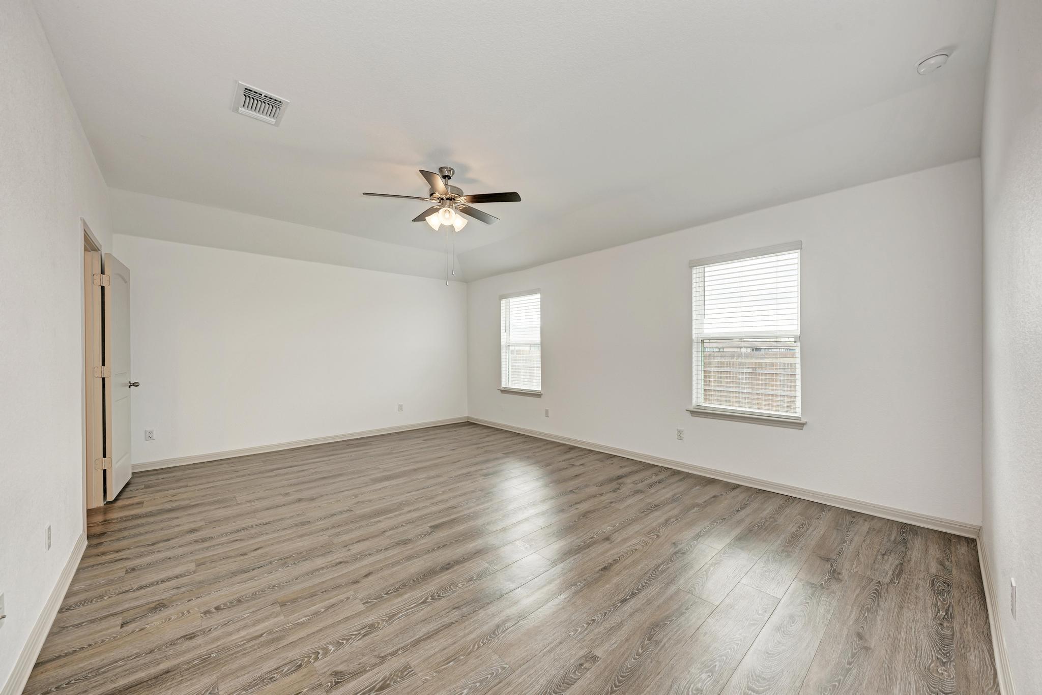 1002 Austin Bayou Dr, Hutto, TX 78634