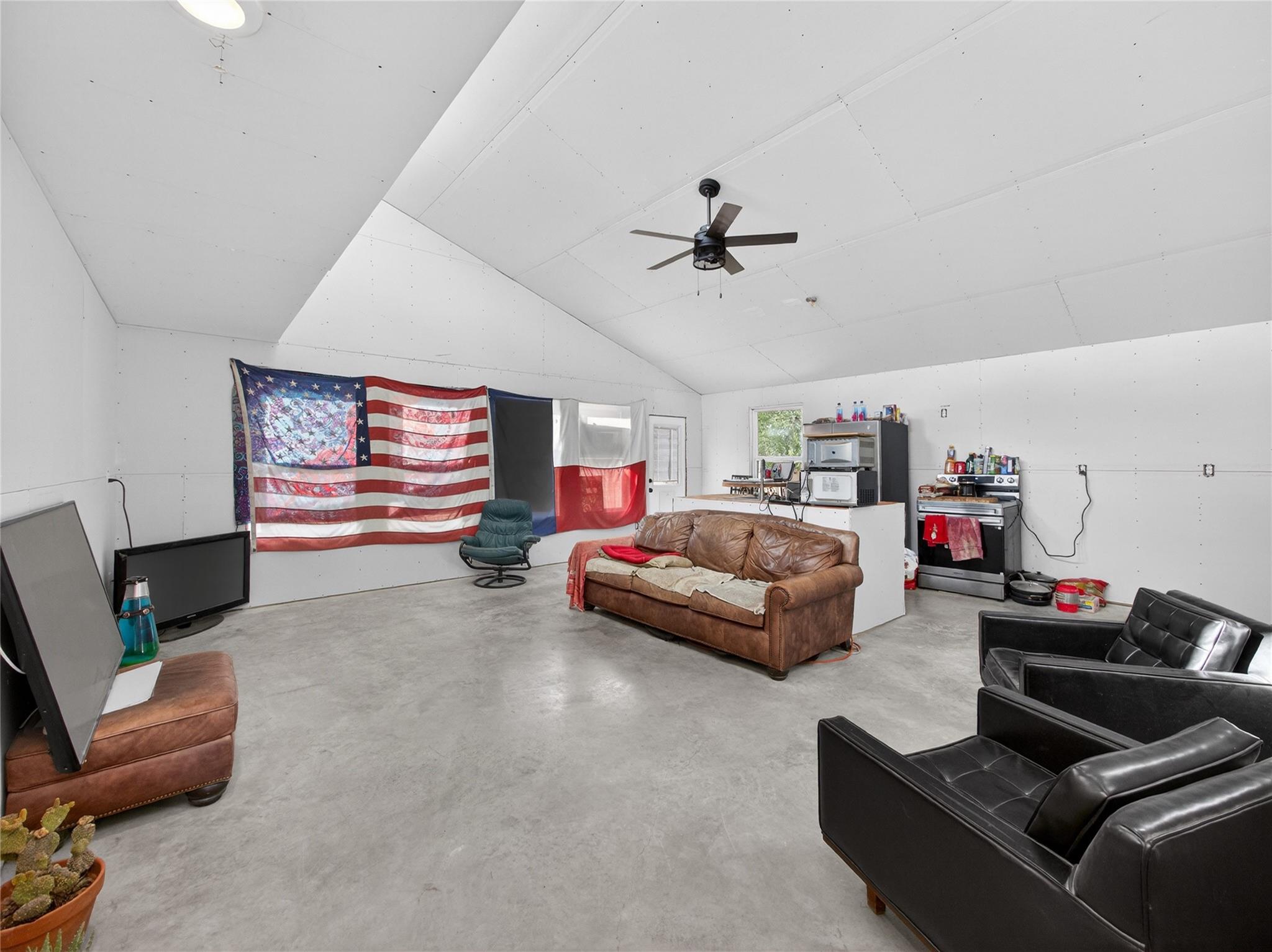 2705 Cory Ln, Spicewood, TX 78669