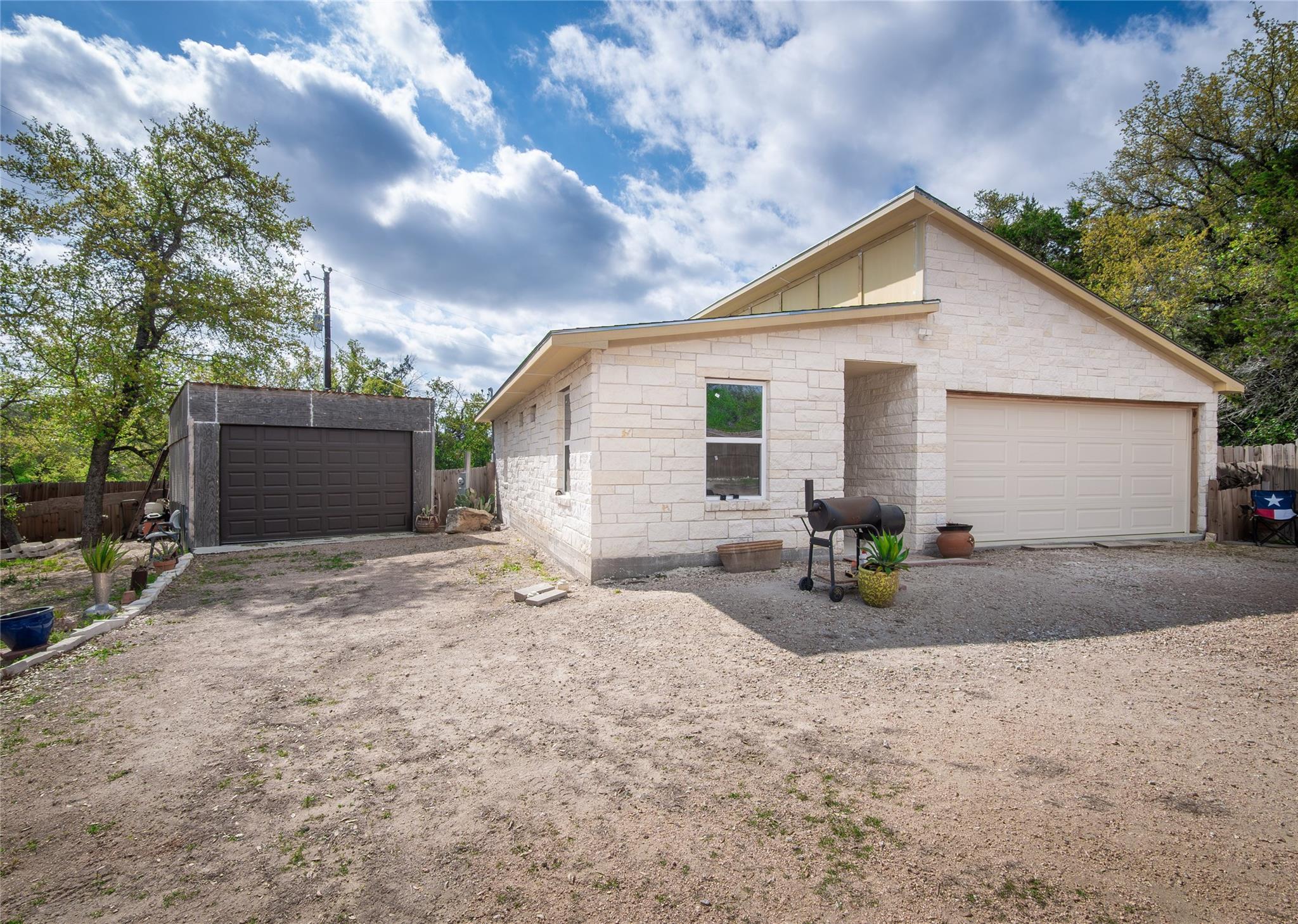 2705 Cory Ln, Spicewood, TX 78669