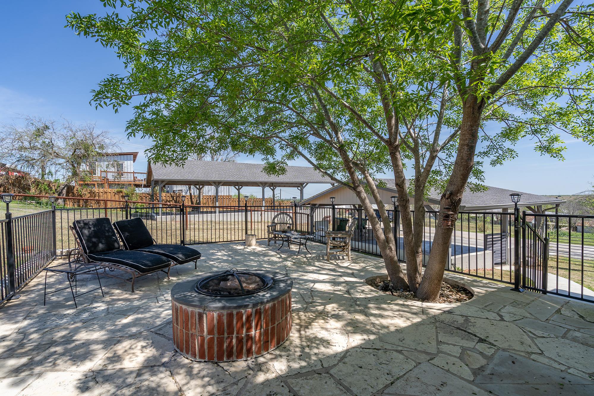 300 Herrin St, Coupland, TX 78615