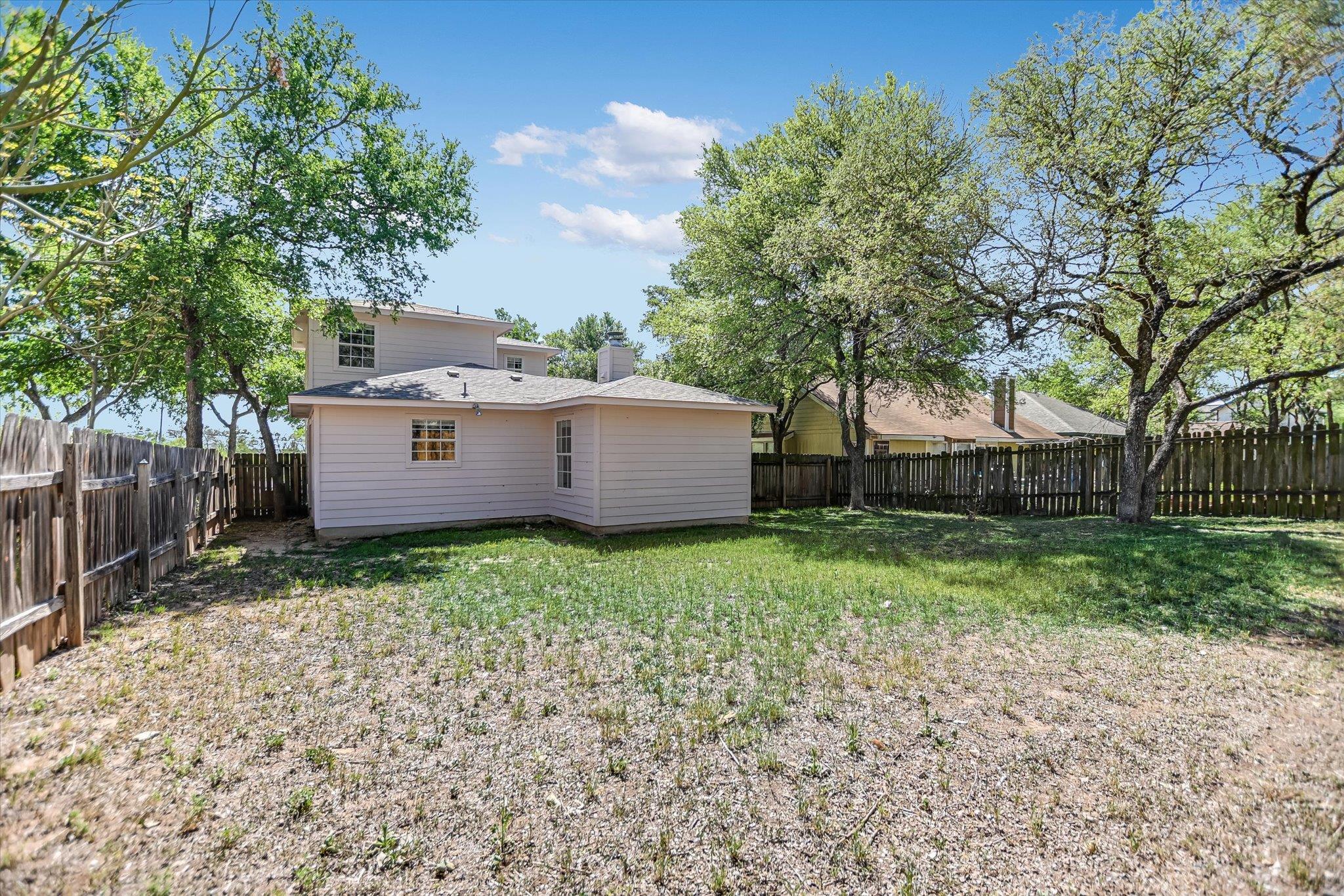 101 S Mockingbird Cir, Cedar Creek, TX 78612