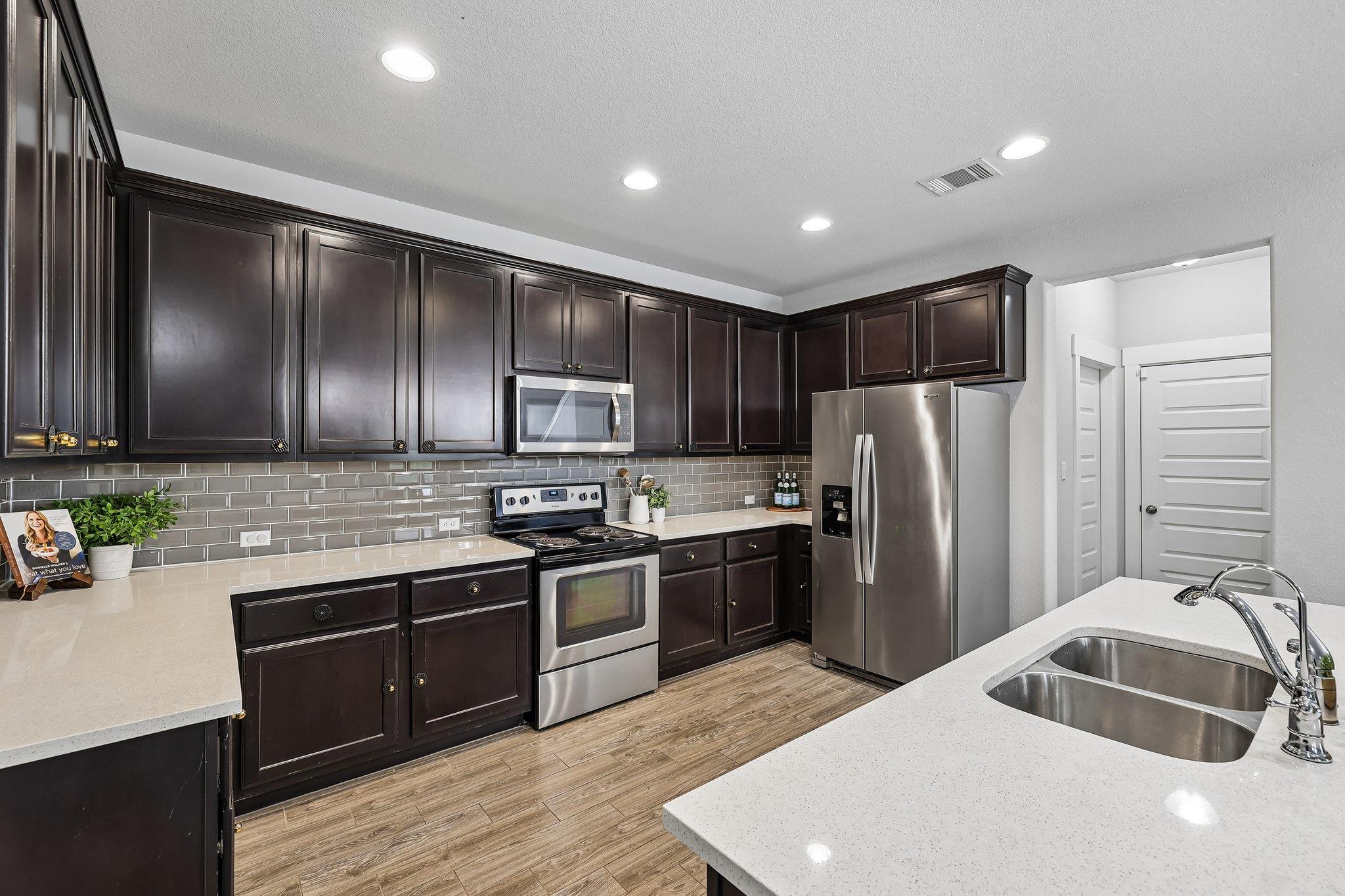 160 Syrah Ct, Leander, TX 78641