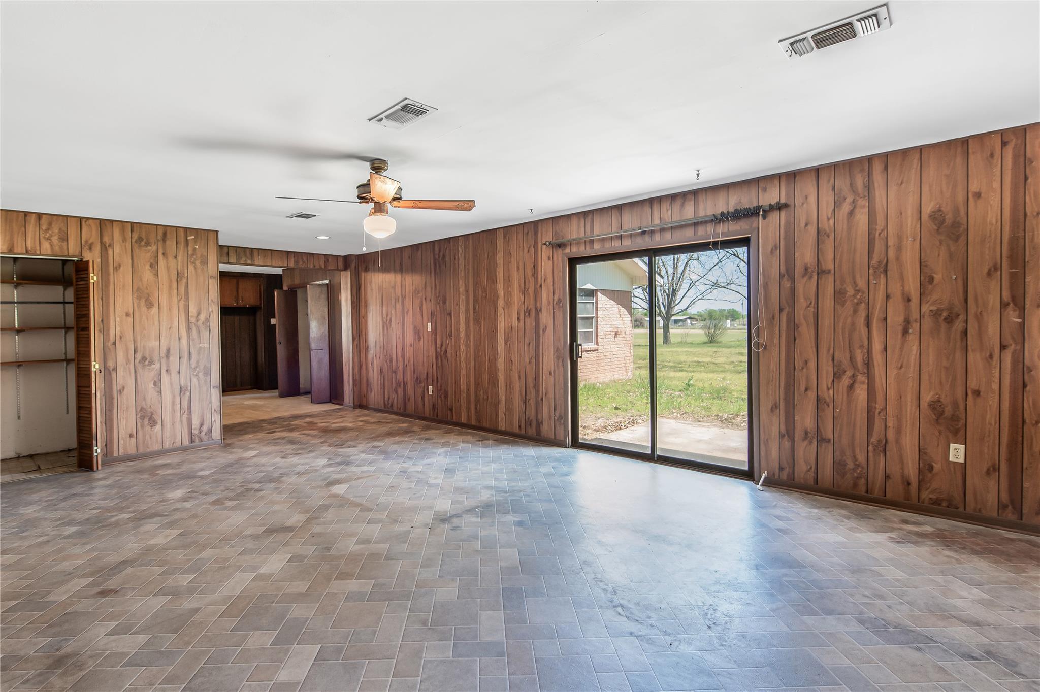 533 S Texas St, Milano, TX 76556