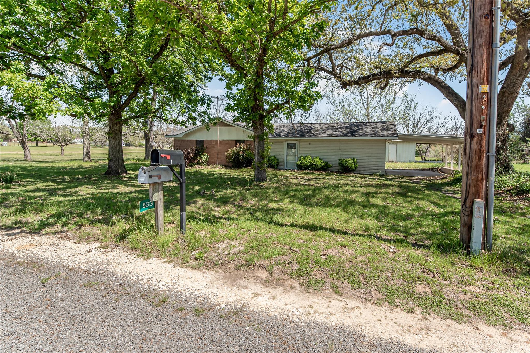 533 S Texas St, Milano, TX 76556