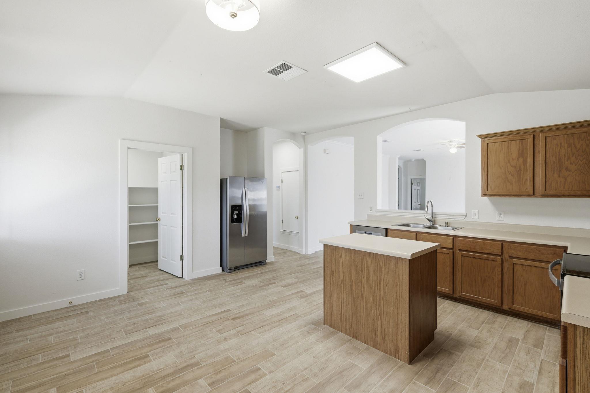 3357 PIONEER CROSSING Dr, Round Rock, TX 78665