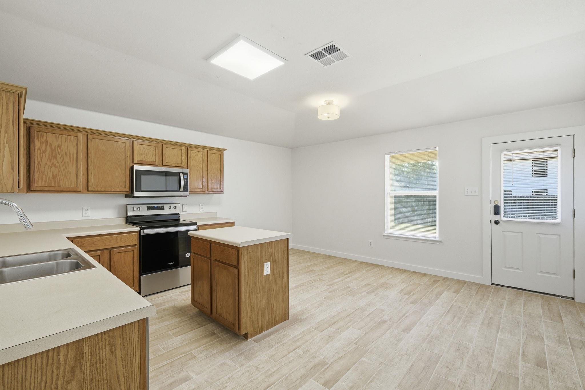 3357 PIONEER CROSSING Dr, Round Rock, TX 78665