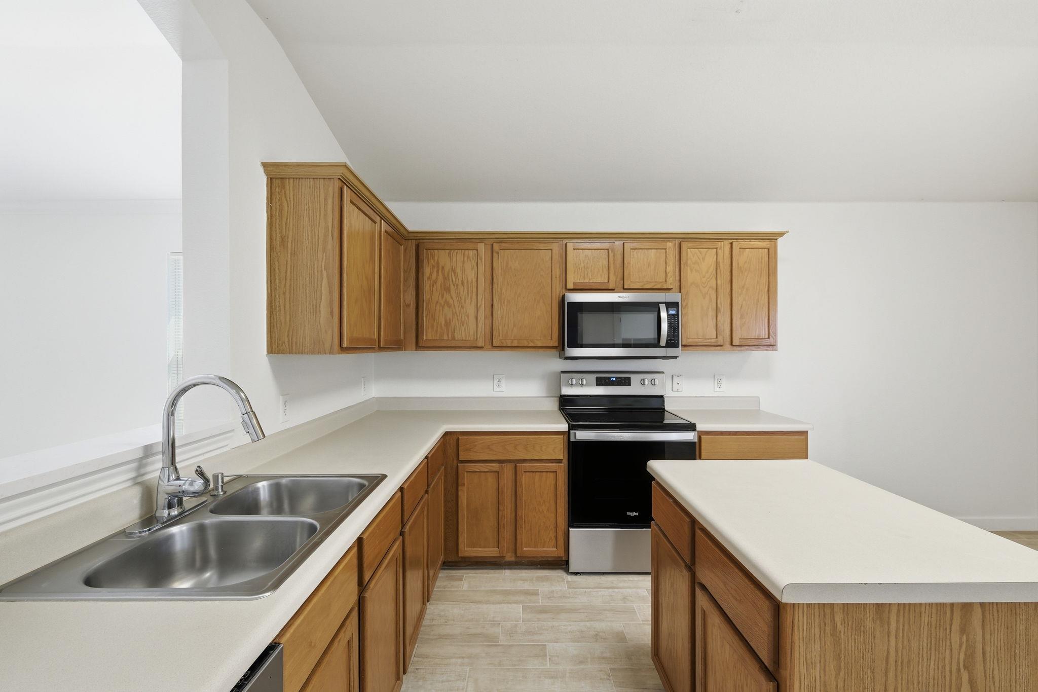 3357 PIONEER CROSSING Dr, Round Rock, TX 78665