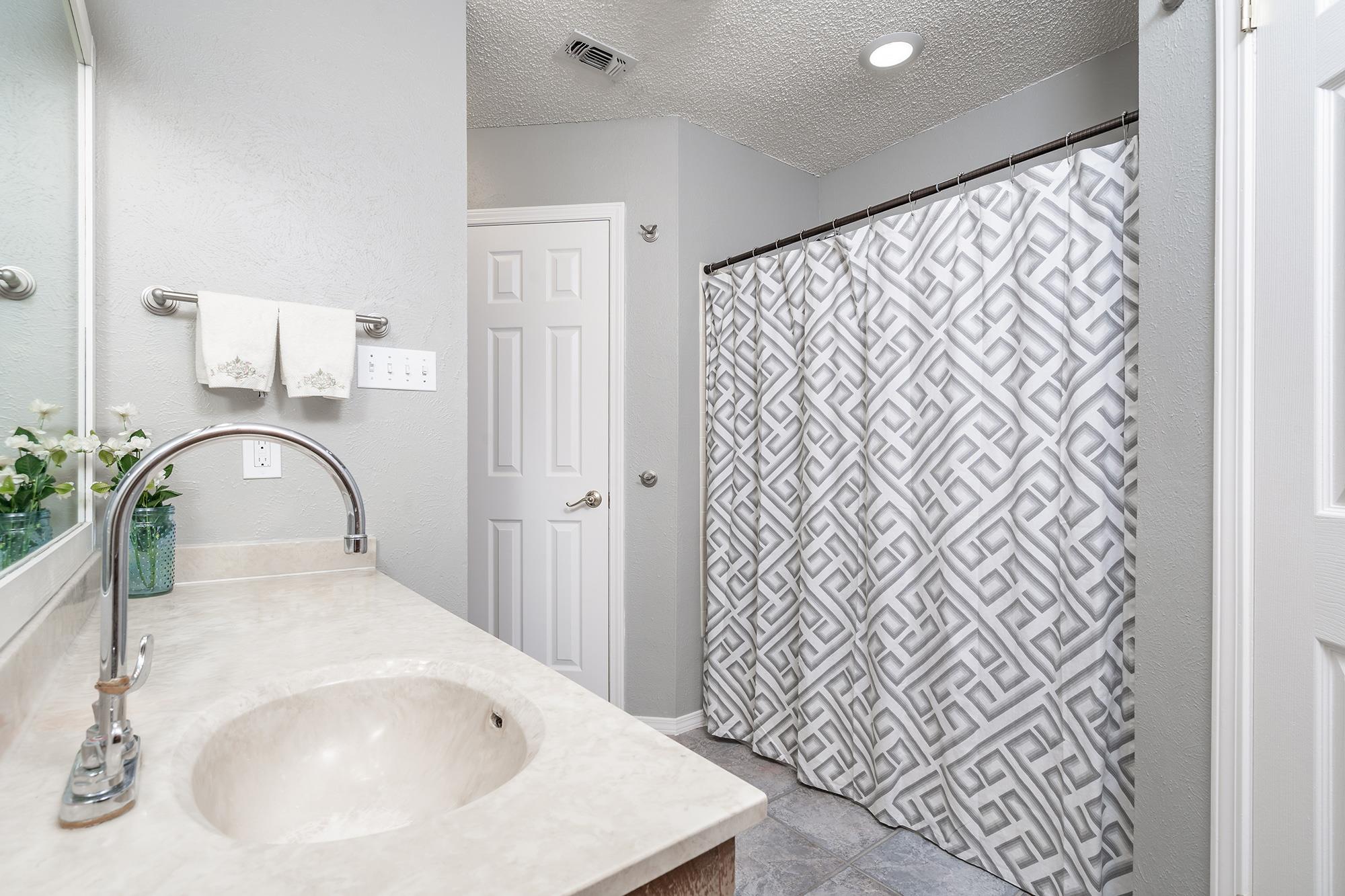 8207 Mescalero Dr, Austin, TX 78736