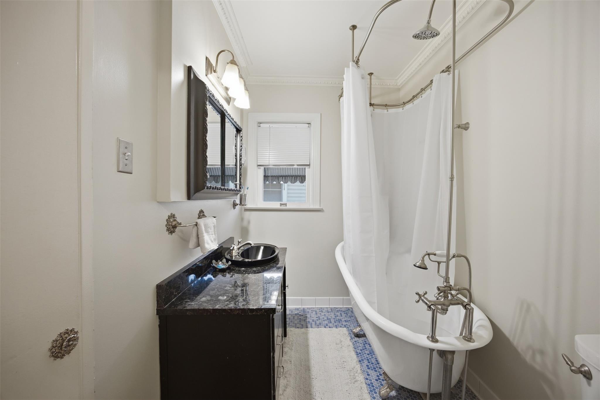 1030 E 44th St, Austin, TX 78751