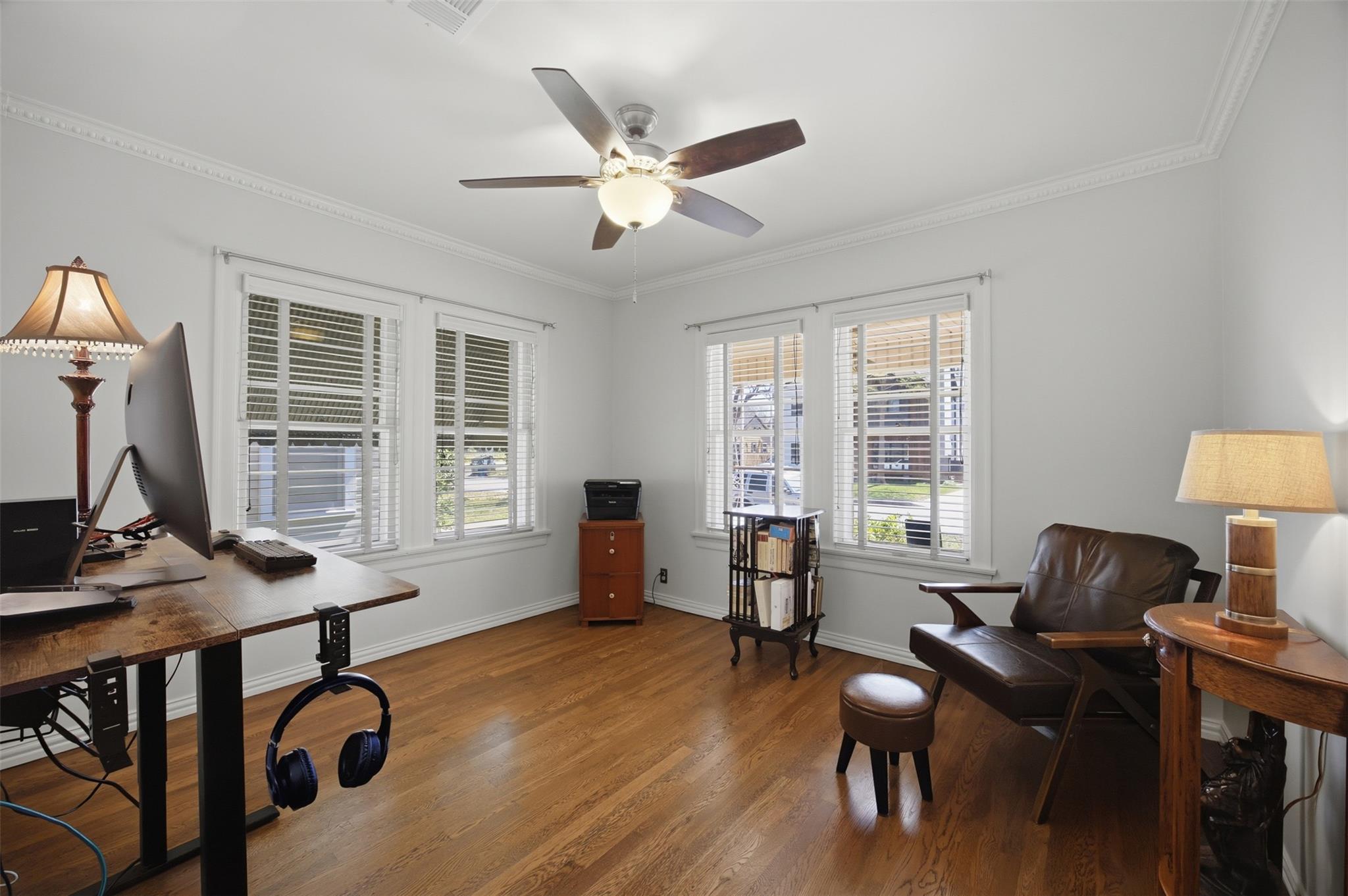 1030 E 44th St, Austin, TX 78751