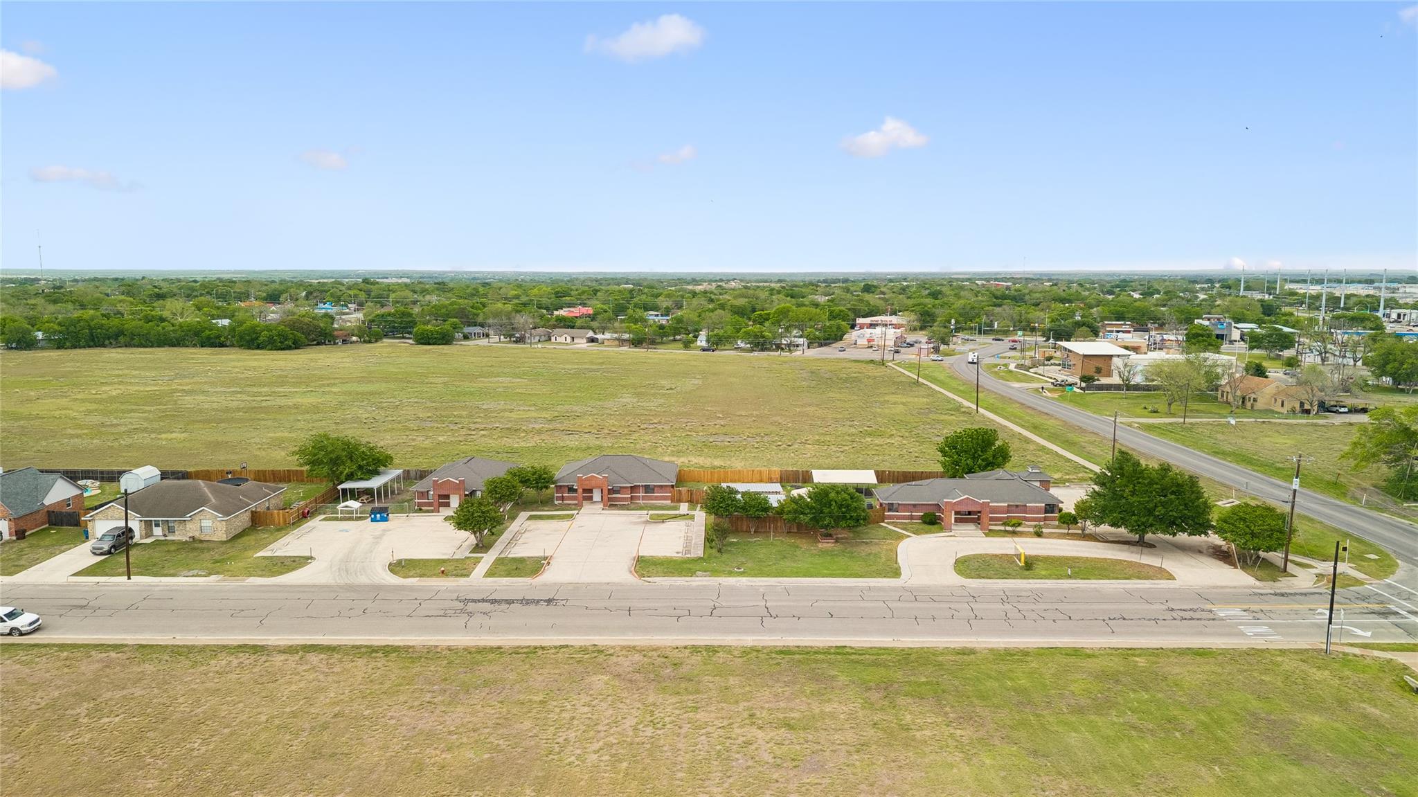 1024 S Guadalupe St, Lockhart, TX 78644