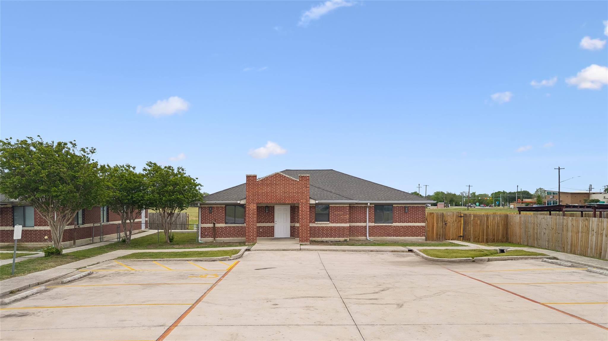 1024 S Guadalupe St, Lockhart, TX 78644