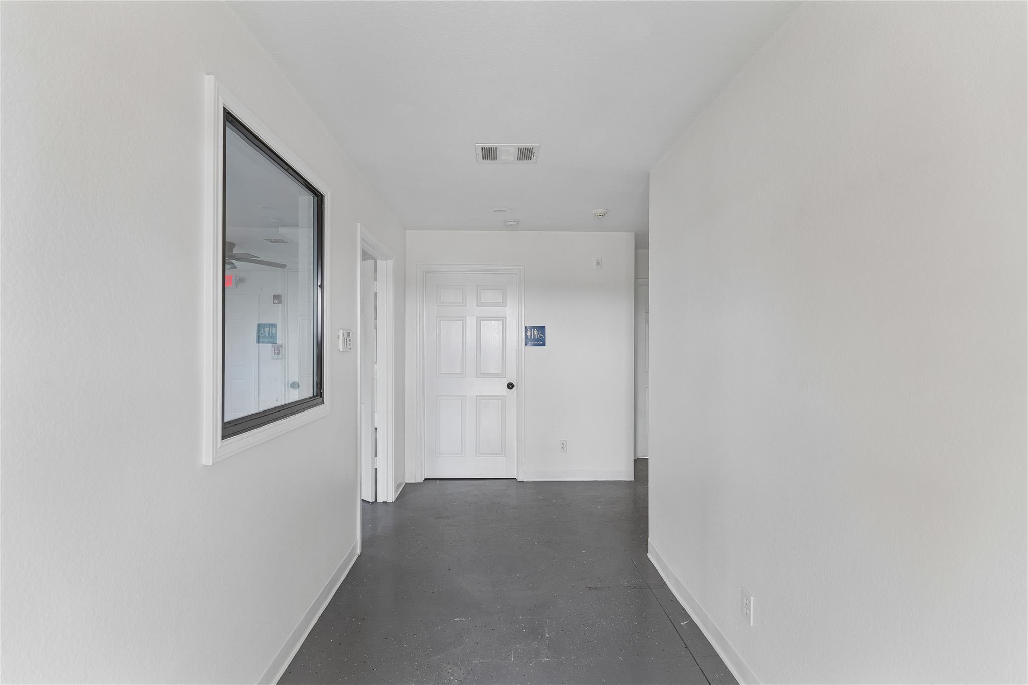 1024 S Guadalupe St, Lockhart, TX 78644