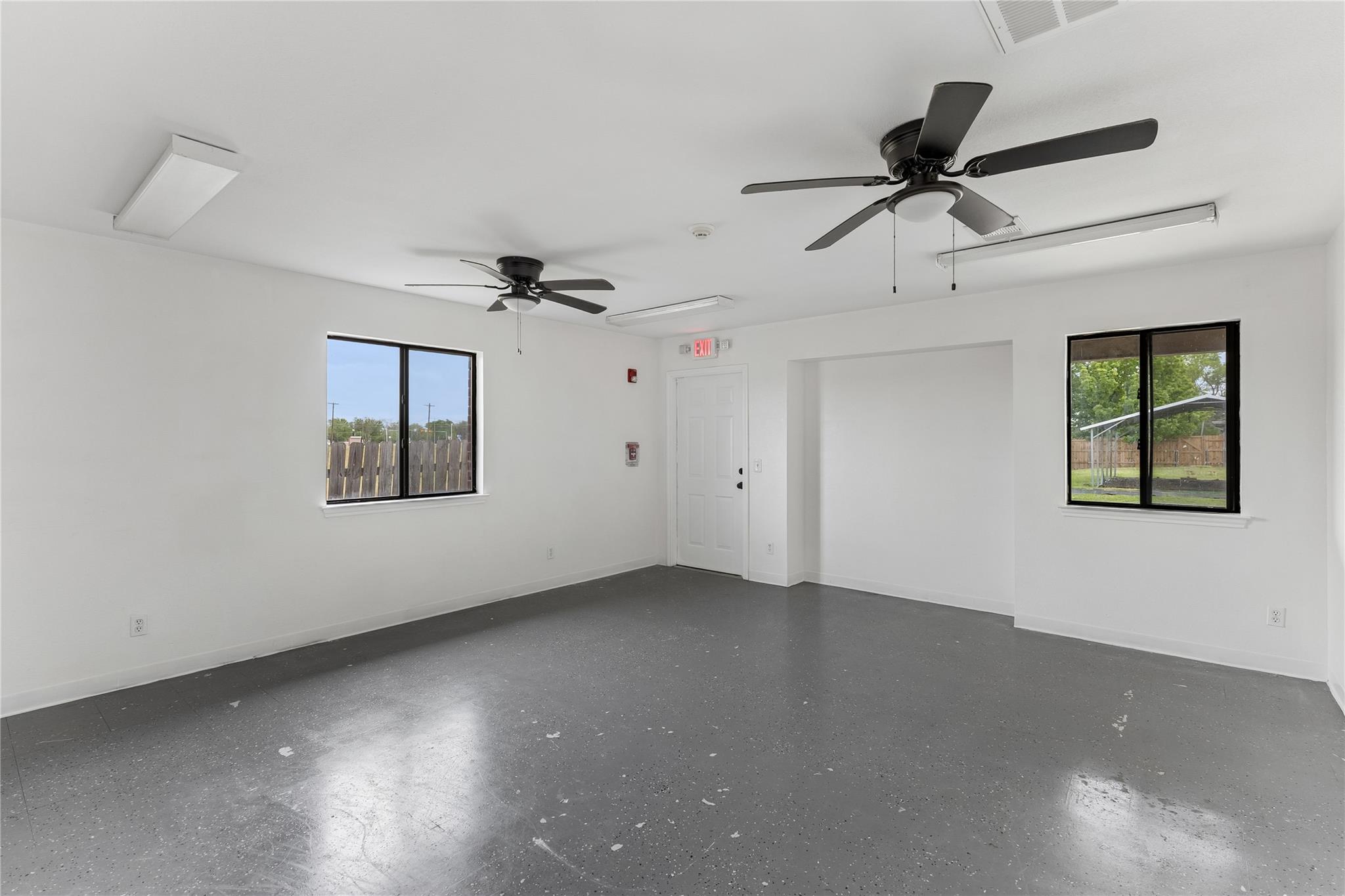 1024 S Guadalupe St, Lockhart, TX 78644