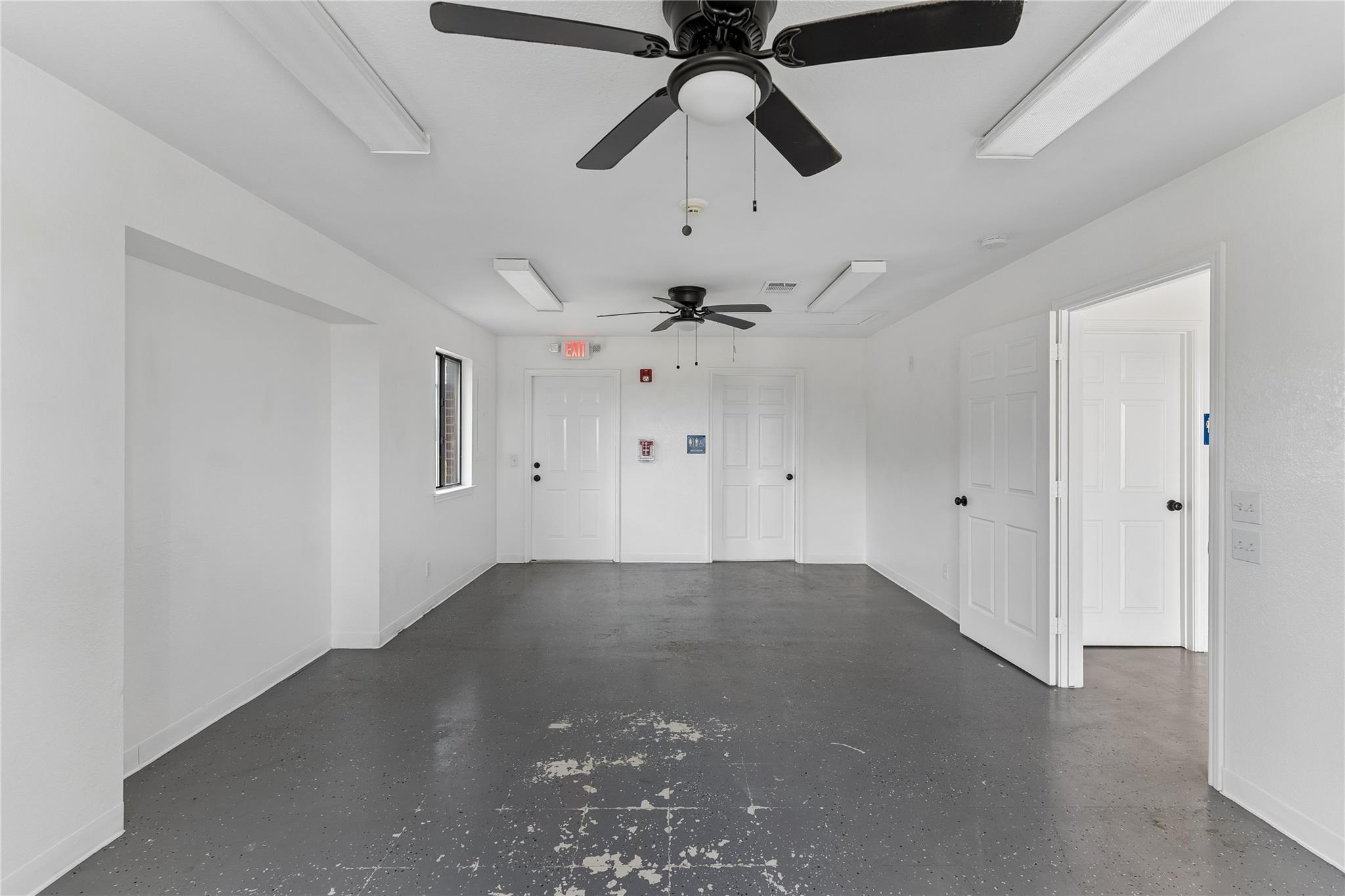 1024 S Guadalupe St, Lockhart, TX 78644