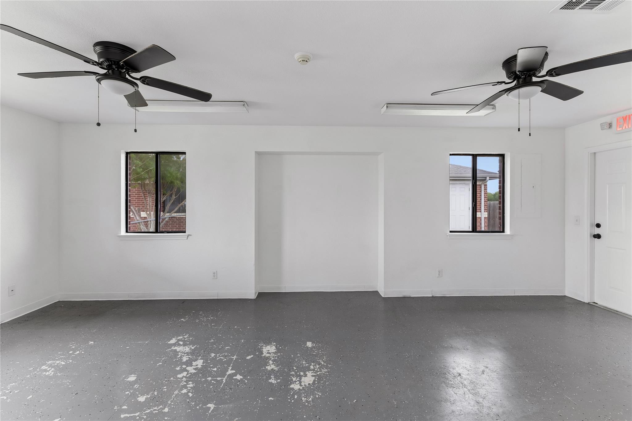 1024 S Guadalupe St, Lockhart, TX 78644