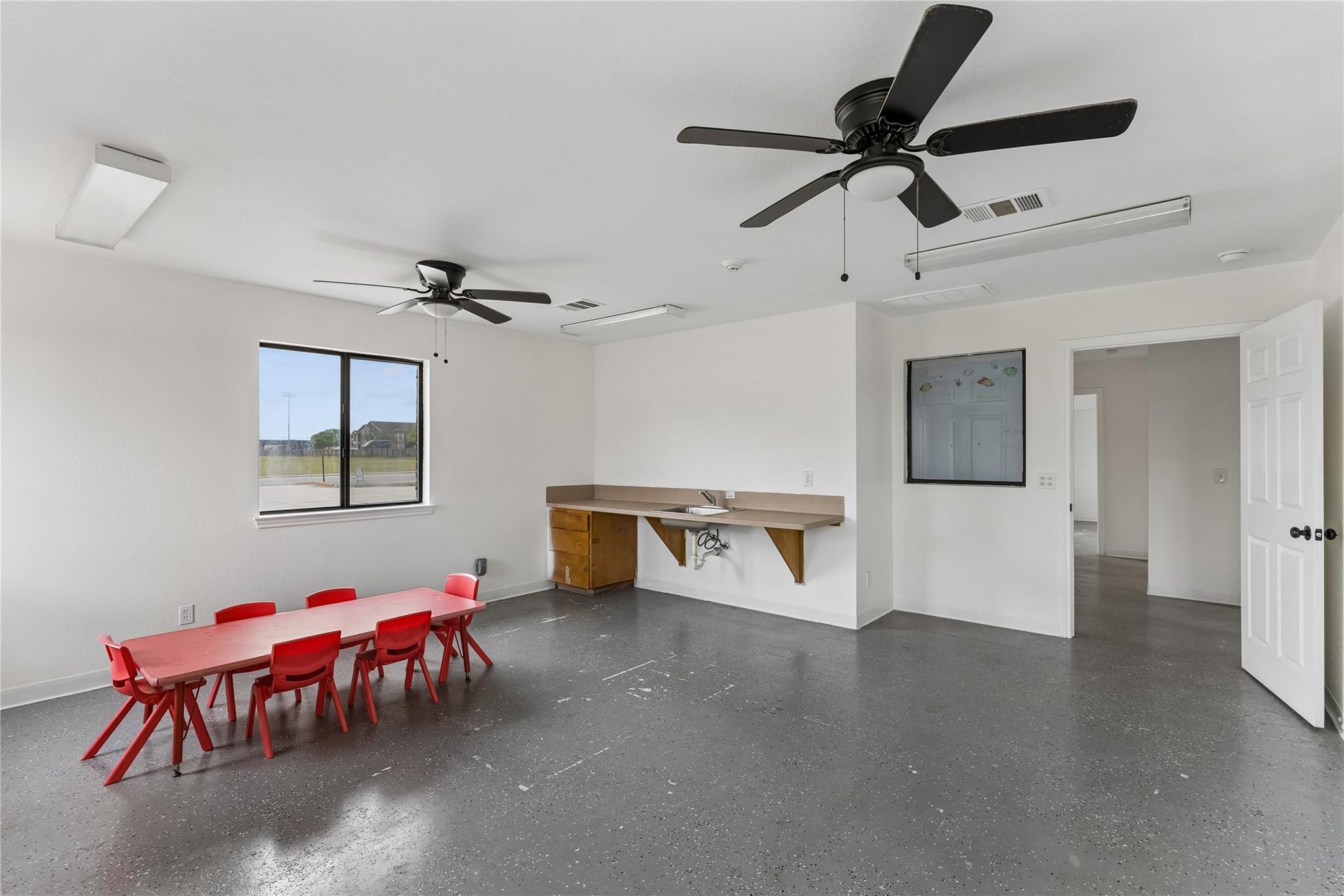 1024 S Guadalupe St, Lockhart, TX 78644