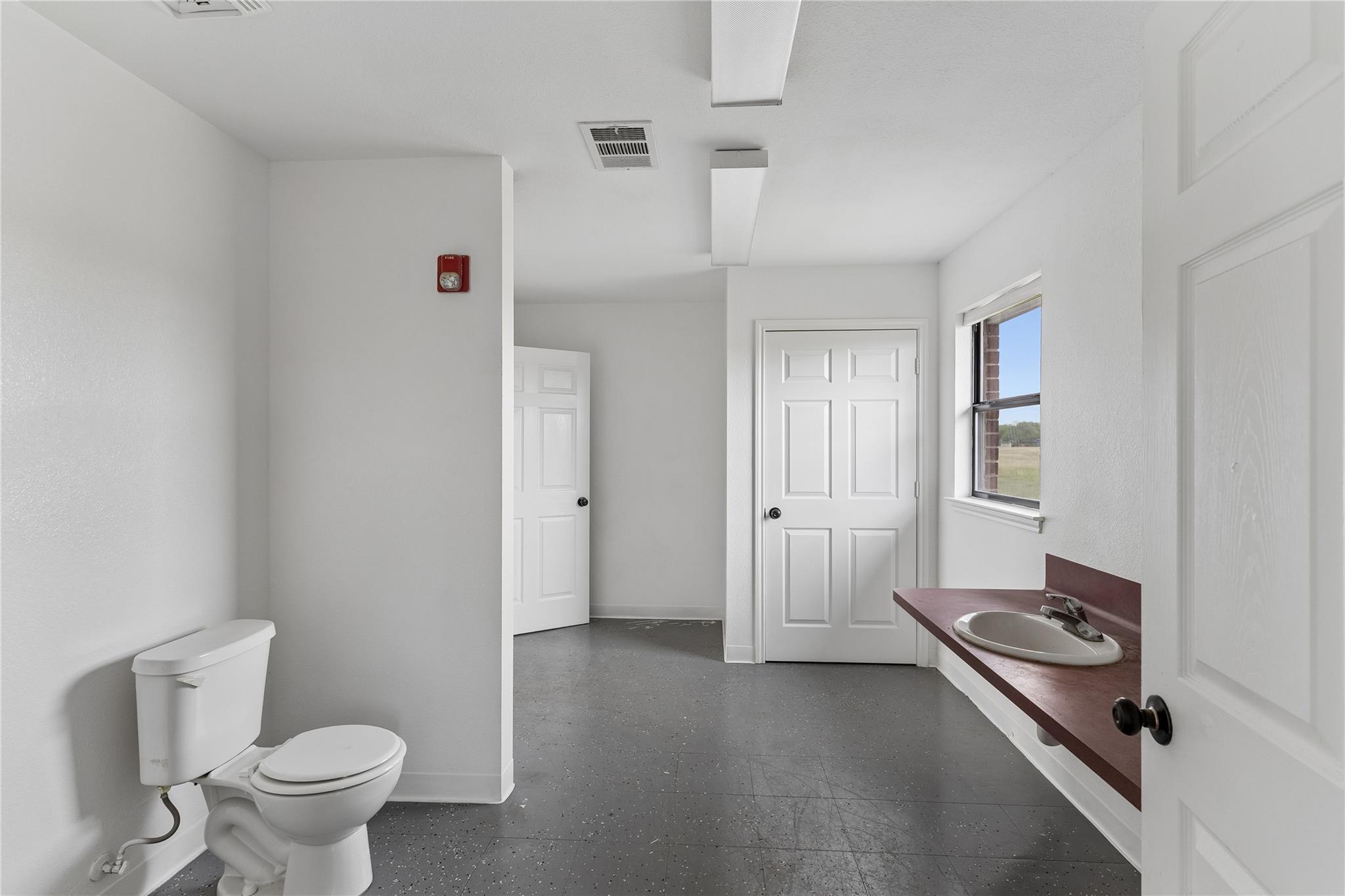 1024 S Guadalupe St, Lockhart, TX 78644