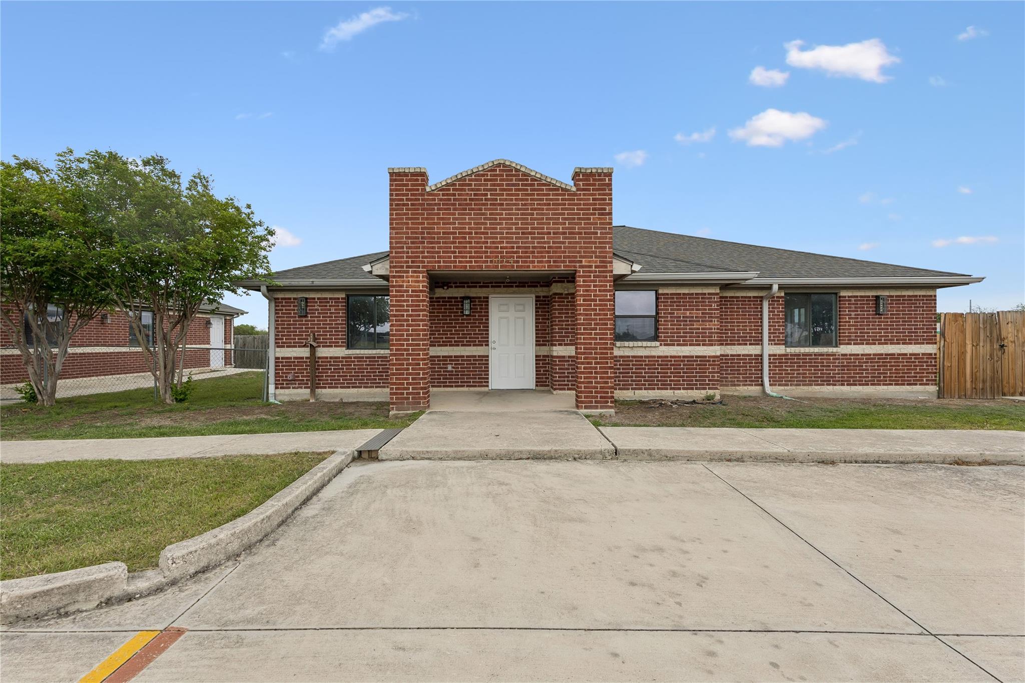 1024 S Guadalupe St, Lockhart, TX 78644