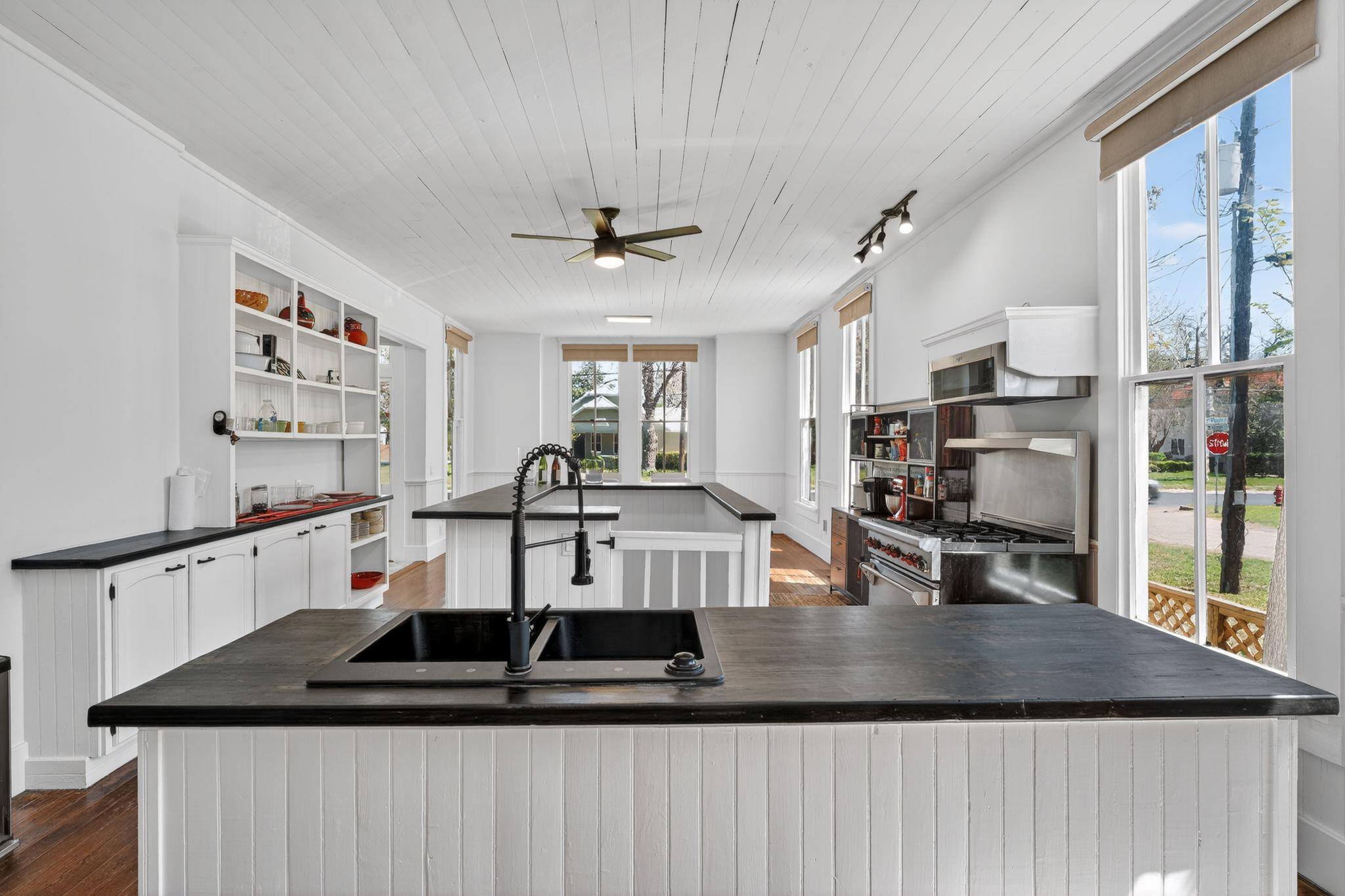 1402 Pecan St, Bastrop, TX 78602