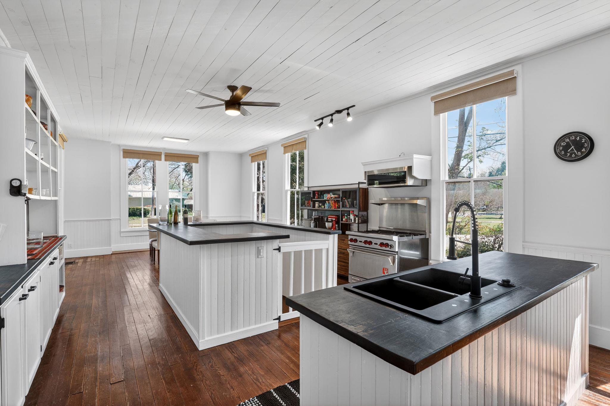 1402 Pecan St, Bastrop, TX 78602