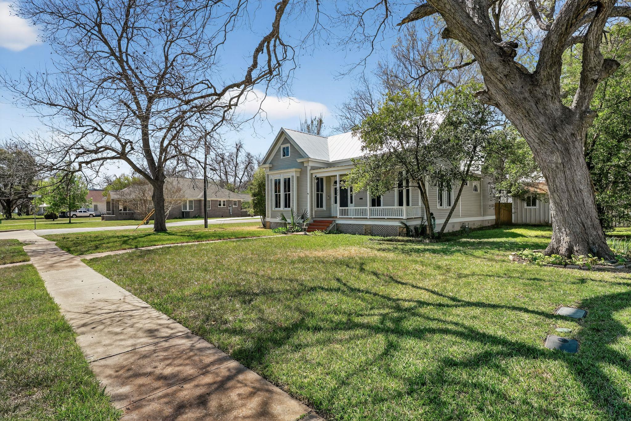 1402 Pecan St, Bastrop, TX 78602