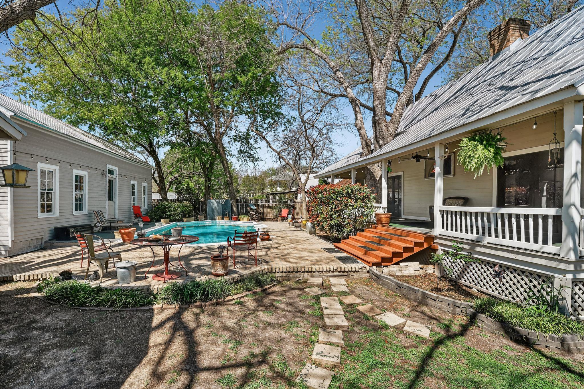 1402 Pecan St, Bastrop, TX 78602