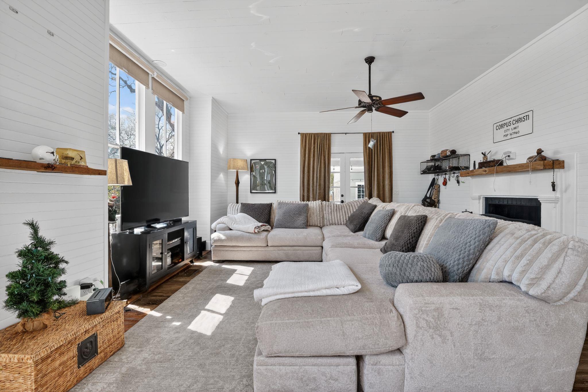 1402 Pecan St, Bastrop, TX 78602