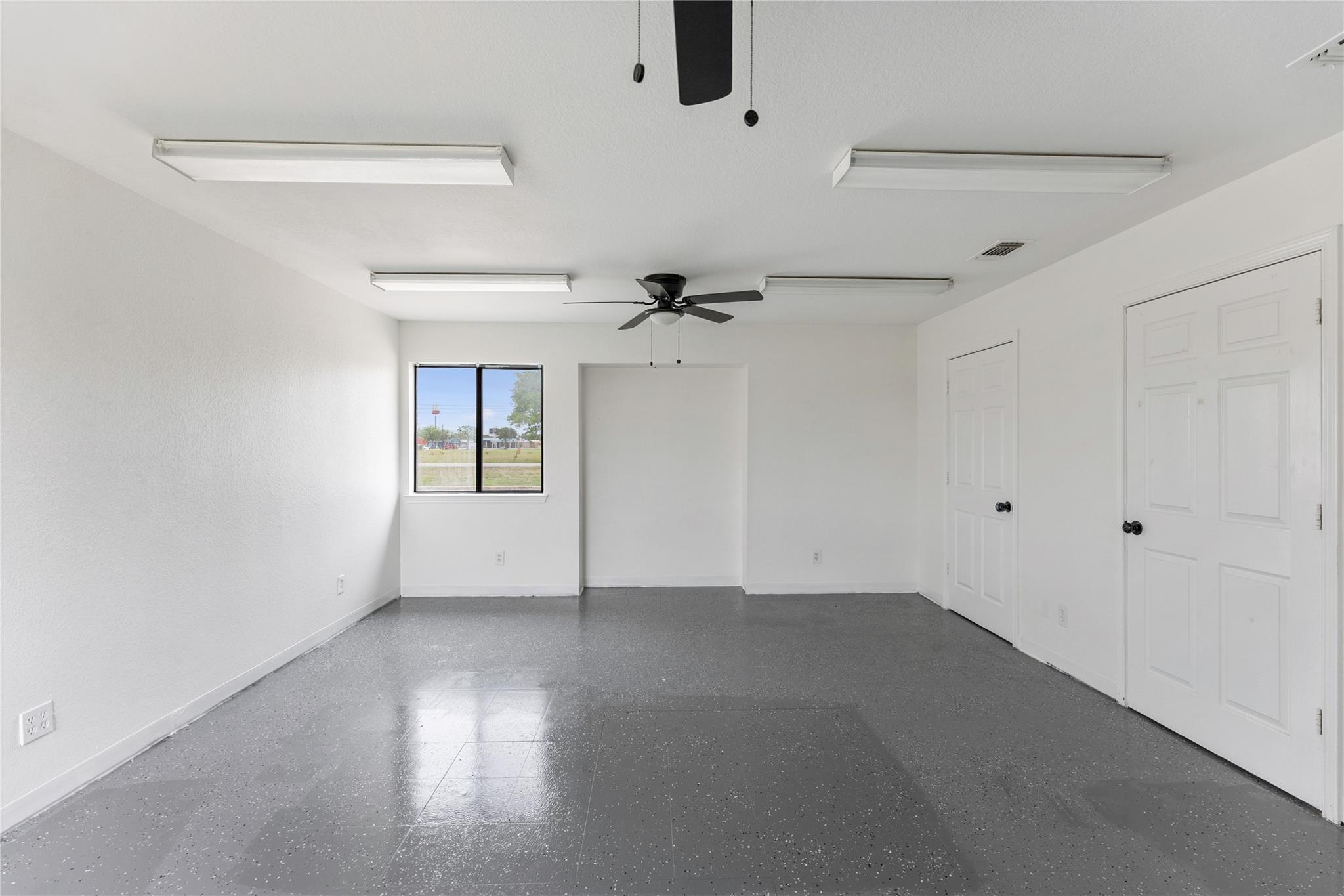 1030 S Guadalupe St, Lockhart, TX 78644