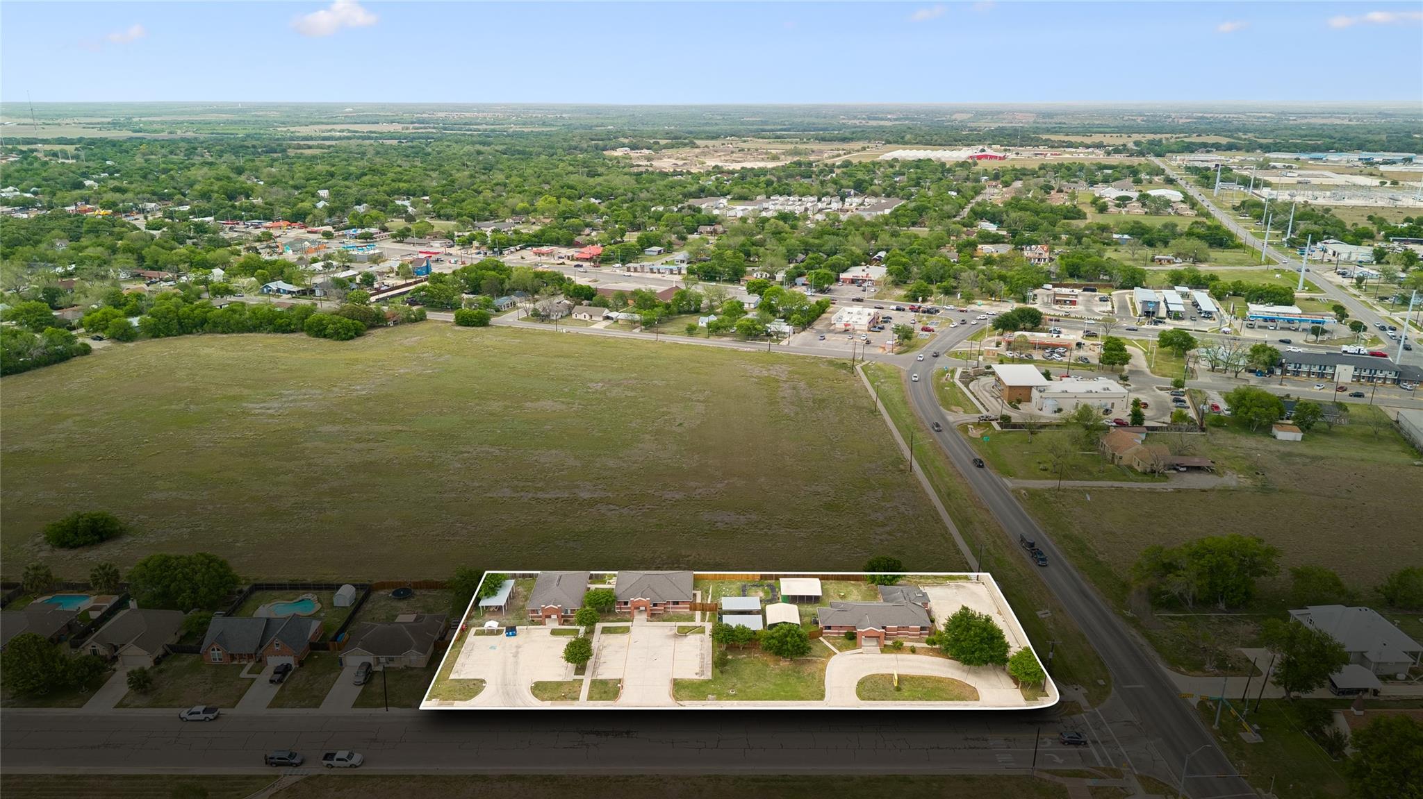 1030 S Guadalupe St, Lockhart, TX 78644