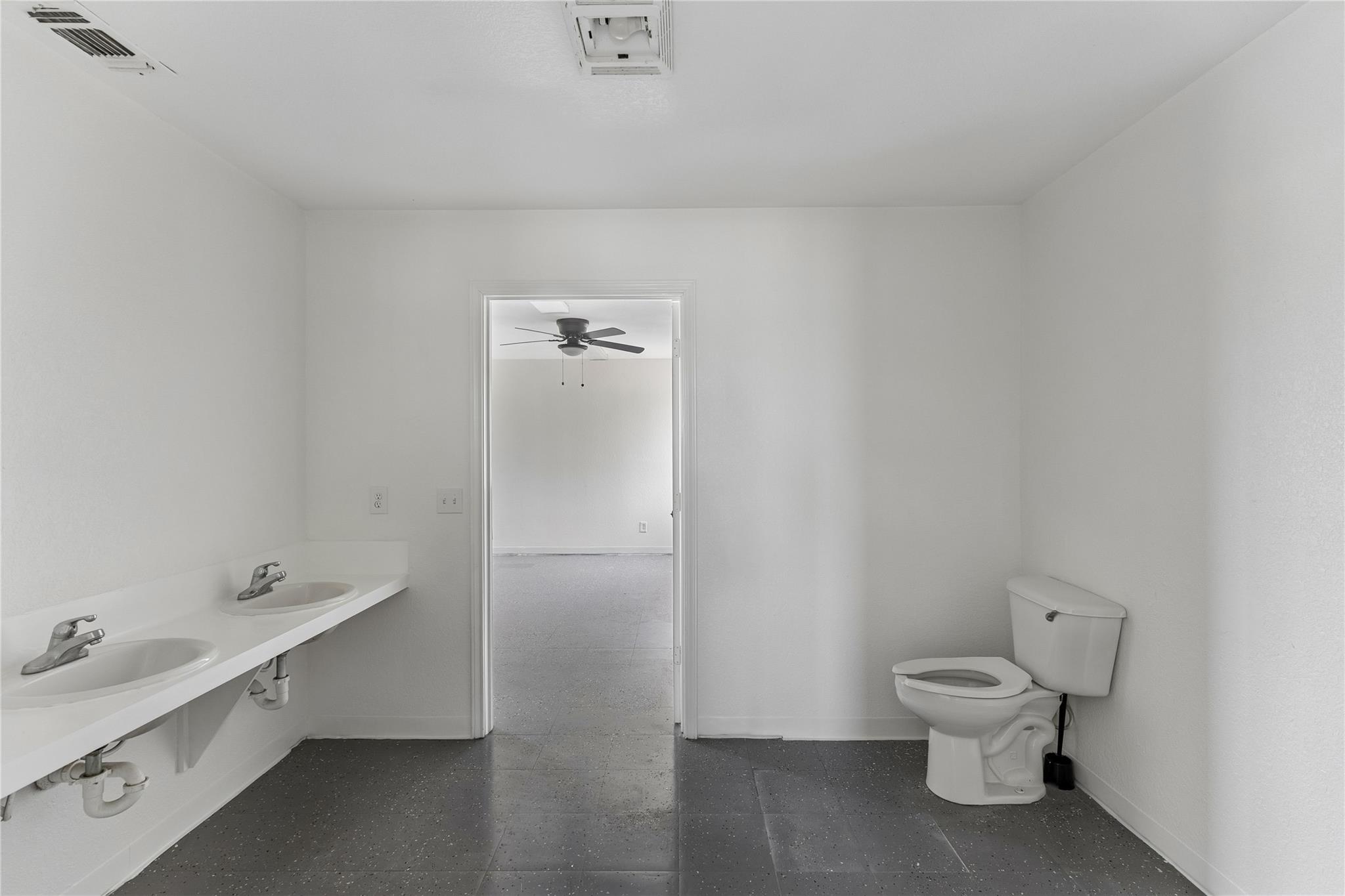 1030 S Guadalupe St, Lockhart, TX 78644