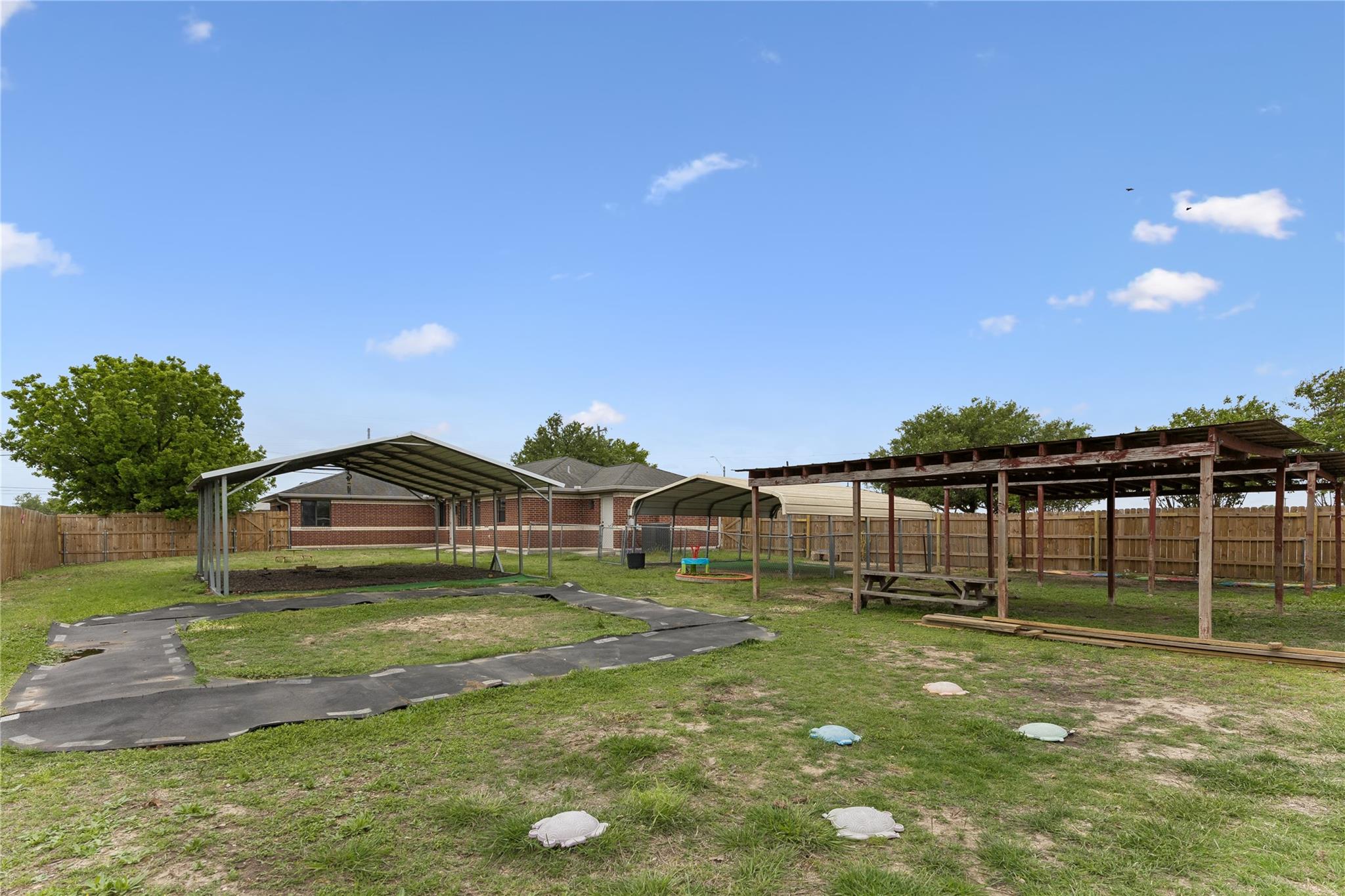 1030 S Guadalupe St, Lockhart, TX 78644