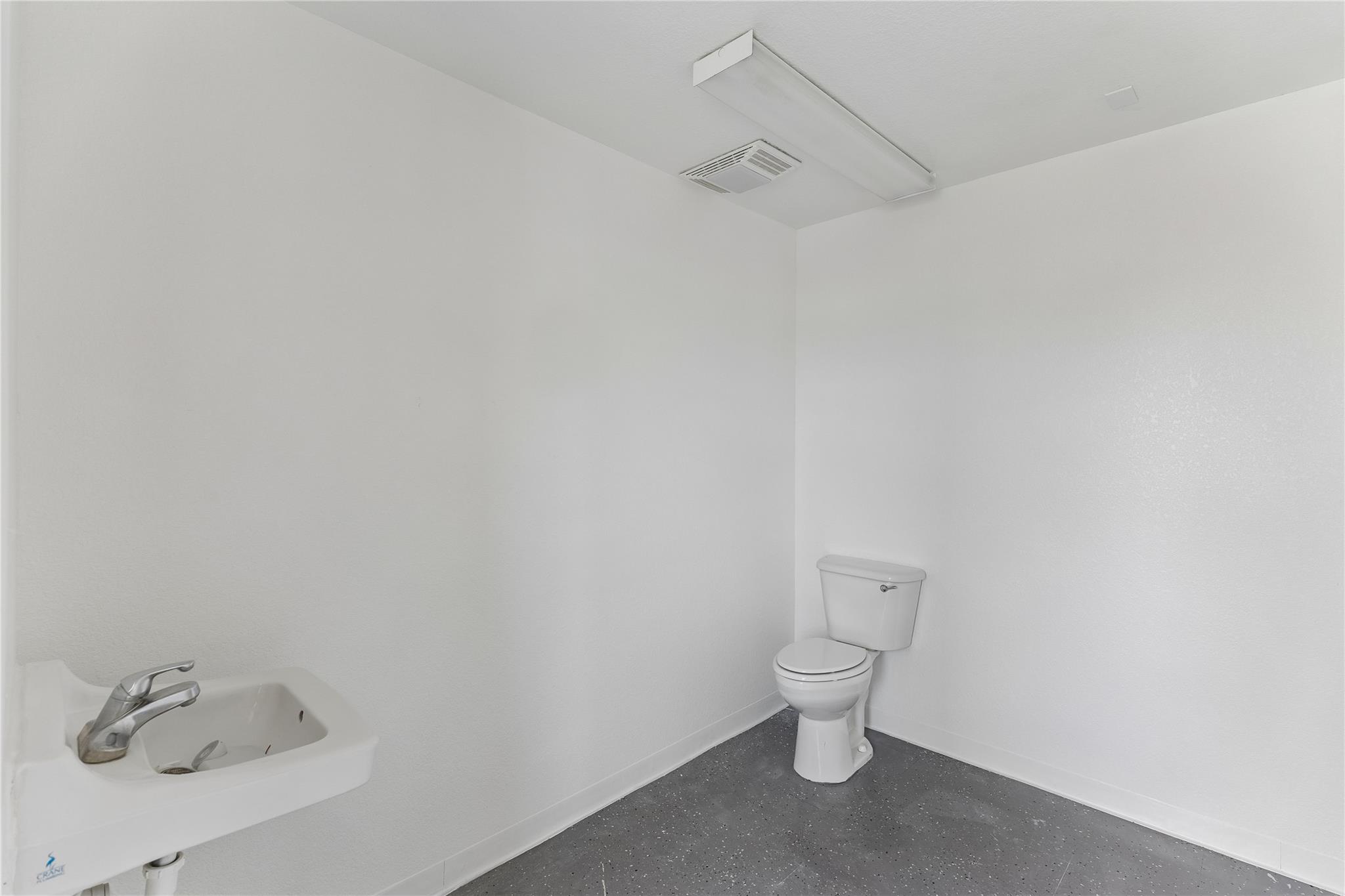 1030 S Guadalupe St, Lockhart, TX 78644