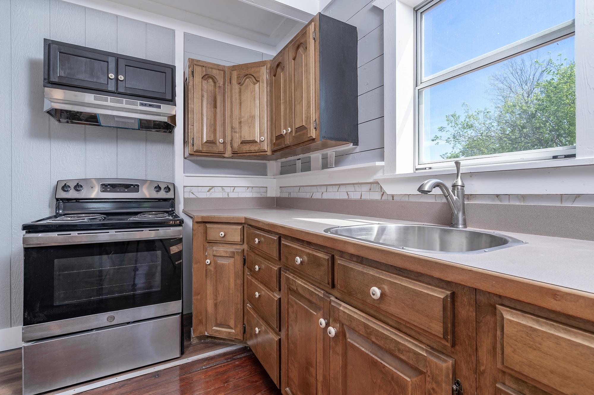 302 N Austin St, Coupland, TX 78615