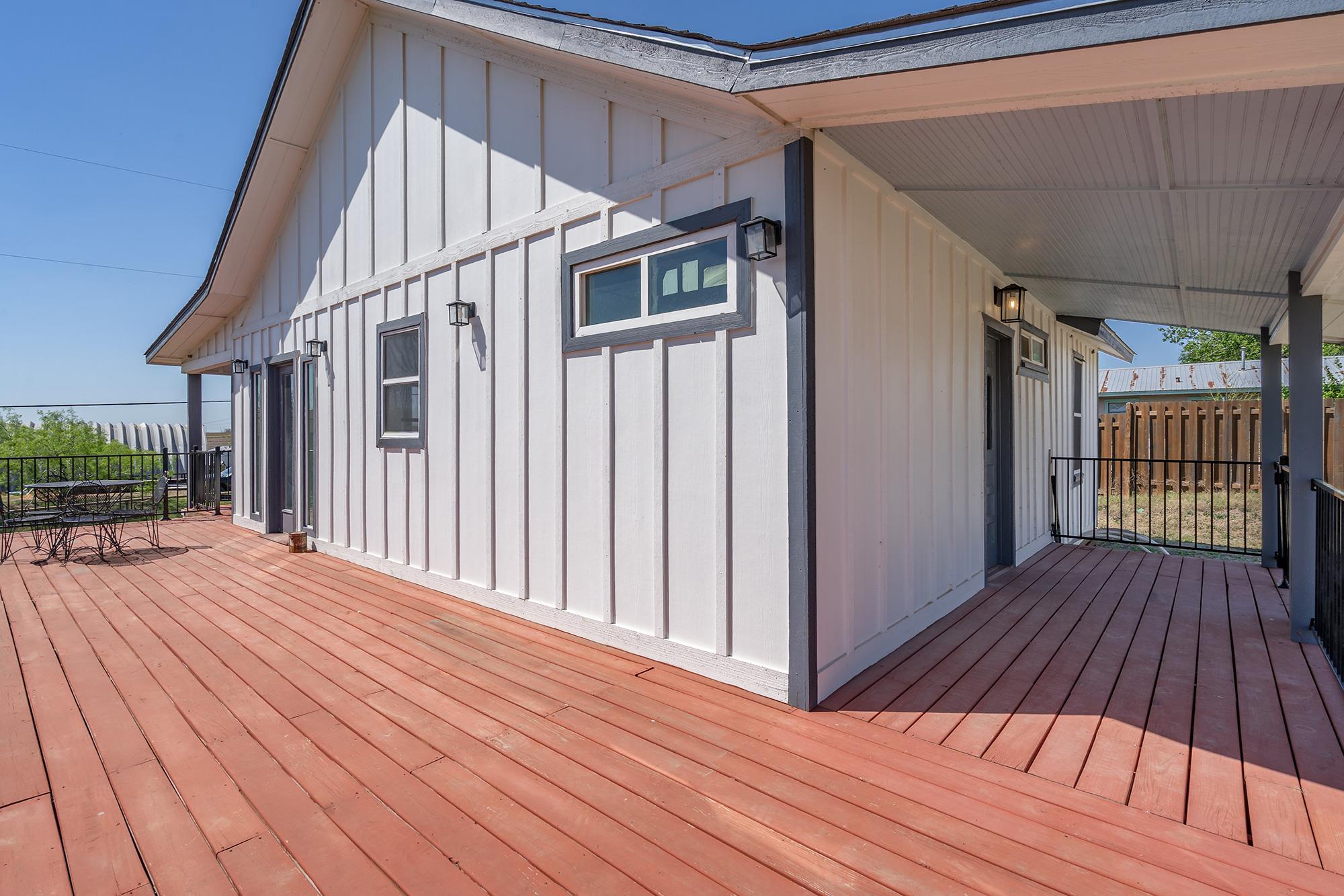 302 N Austin St, Coupland, TX 78615