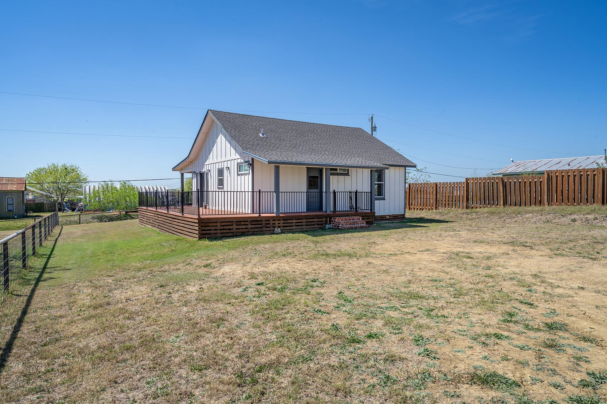 302 N Austin St, Coupland, TX 78615