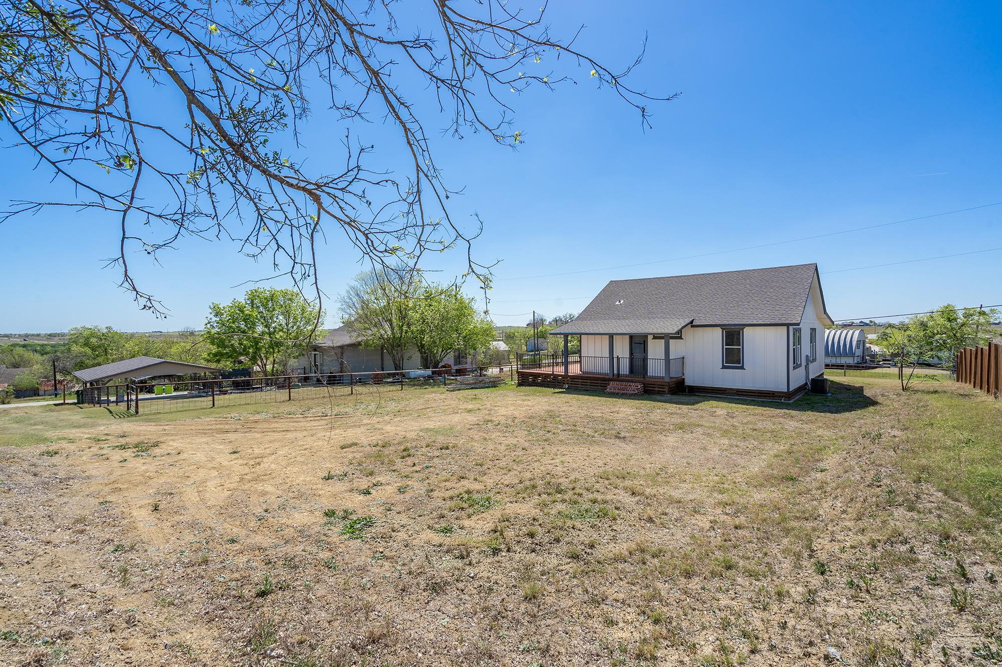 302 N Austin St, Coupland, TX 78615